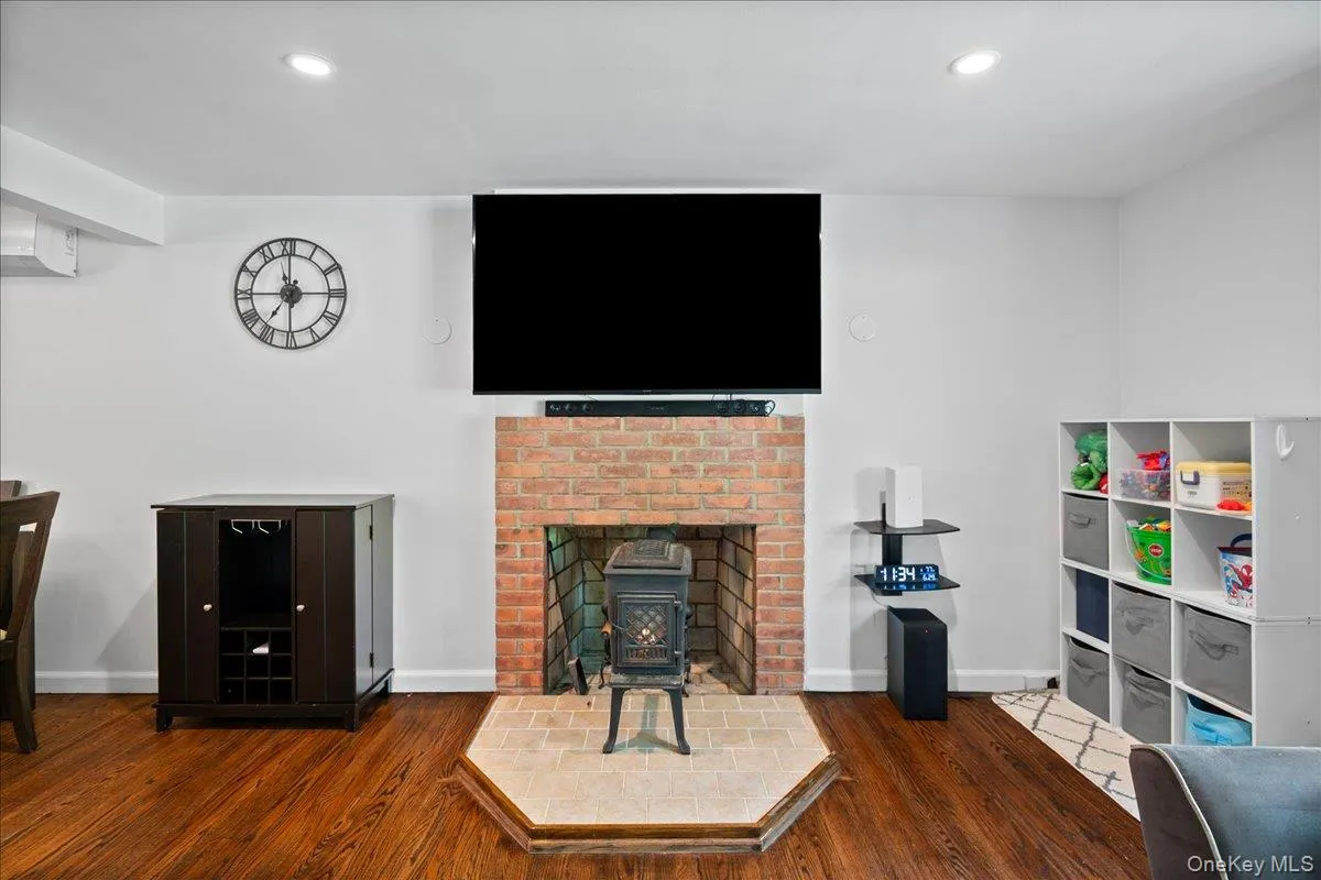 105 High Street Extension, Mount Kisco, NY, 4 Bedrooms Bedrooms, 8 Rooms Rooms,2 BathroomsBathrooms,Residential,For Rent,High Street,0,1015914 105 High Street Extension, Mount Kisco, NY, 4 Bedrooms Bedrooms, 8 Rooms Rooms,2 BathroomsBathrooms,Residential,For Rent,High Street,0,1015914