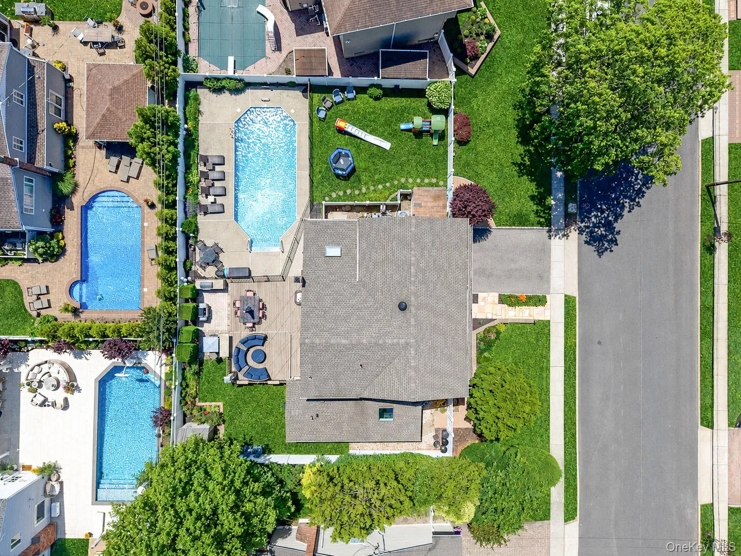 Expanded Colonial Splanch on .23 Acres, Saltwater Heated IGP, Walk to Colleran Park Expanded Colonial Splanch on .23 Acres, Saltwater Heated IGP, Walk to Colleran Park