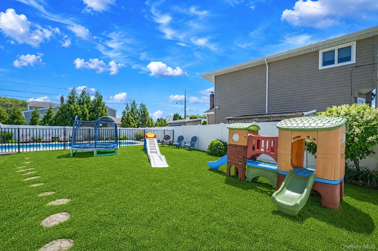 Entertainers Backyard, .23 Acres, Saltwater Heated IGP, Deck, Built in BBQ, Entertaining Space, PVC Fencing, IGS Entertainers Backyard, .23 Acres, Saltwater Heated IGP, Deck, Built in BBQ, Entertaining Space, PVC Fencing, IGS