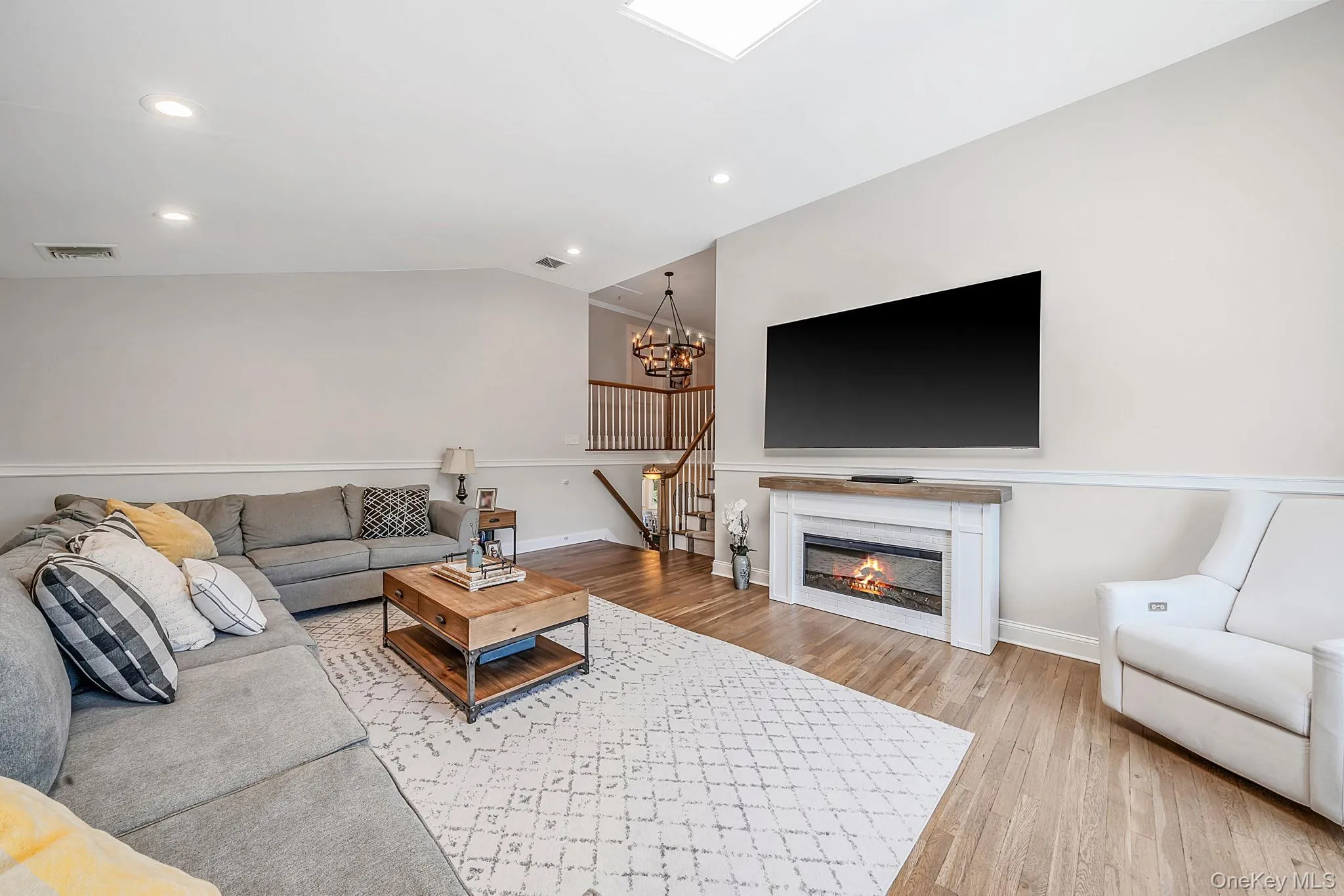 Spacious Family Room with Vaulted Ceilings, Skylight, Recessed Lighting, Chair Rail, HW Floors, View of the Pool Spacious Family Room with Vaulted Ceilings, Skylight, Recessed Lighting, Chair Rail, HW Floors, View of the Pool