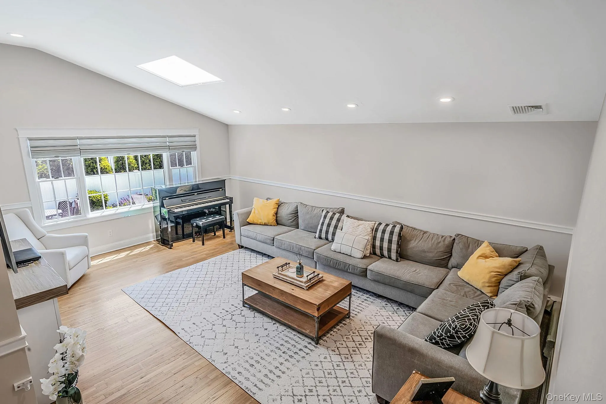 Spacious Family Room with Vaulted Ceilings, Skylight, Recessed Lighting, Chair Rail, HW Floors, View of the Pool Spacious Family Room with Vaulted Ceilings, Skylight, Recessed Lighting, Chair Rail, HW Floors, View of the Pool