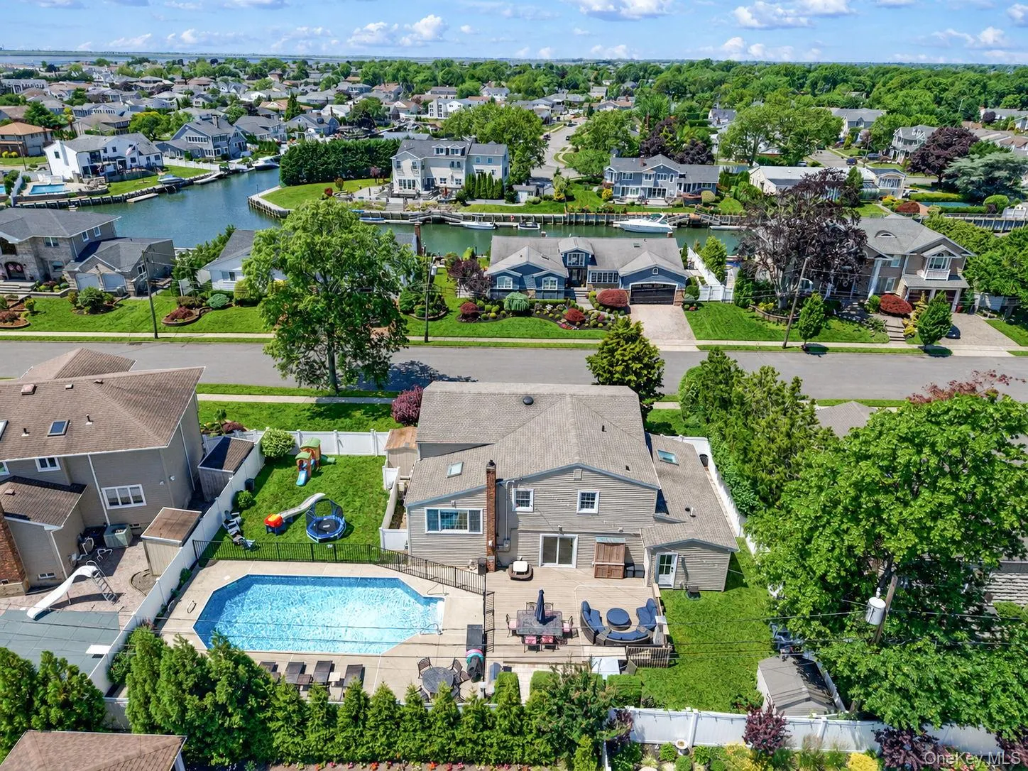 Expanded Colonial Splanch on .23 Acres, Saltwater Heated IGP, Walk to Colleran Park Expanded Colonial Splanch on .23 Acres, Saltwater Heated IGP, Walk to Colleran Park