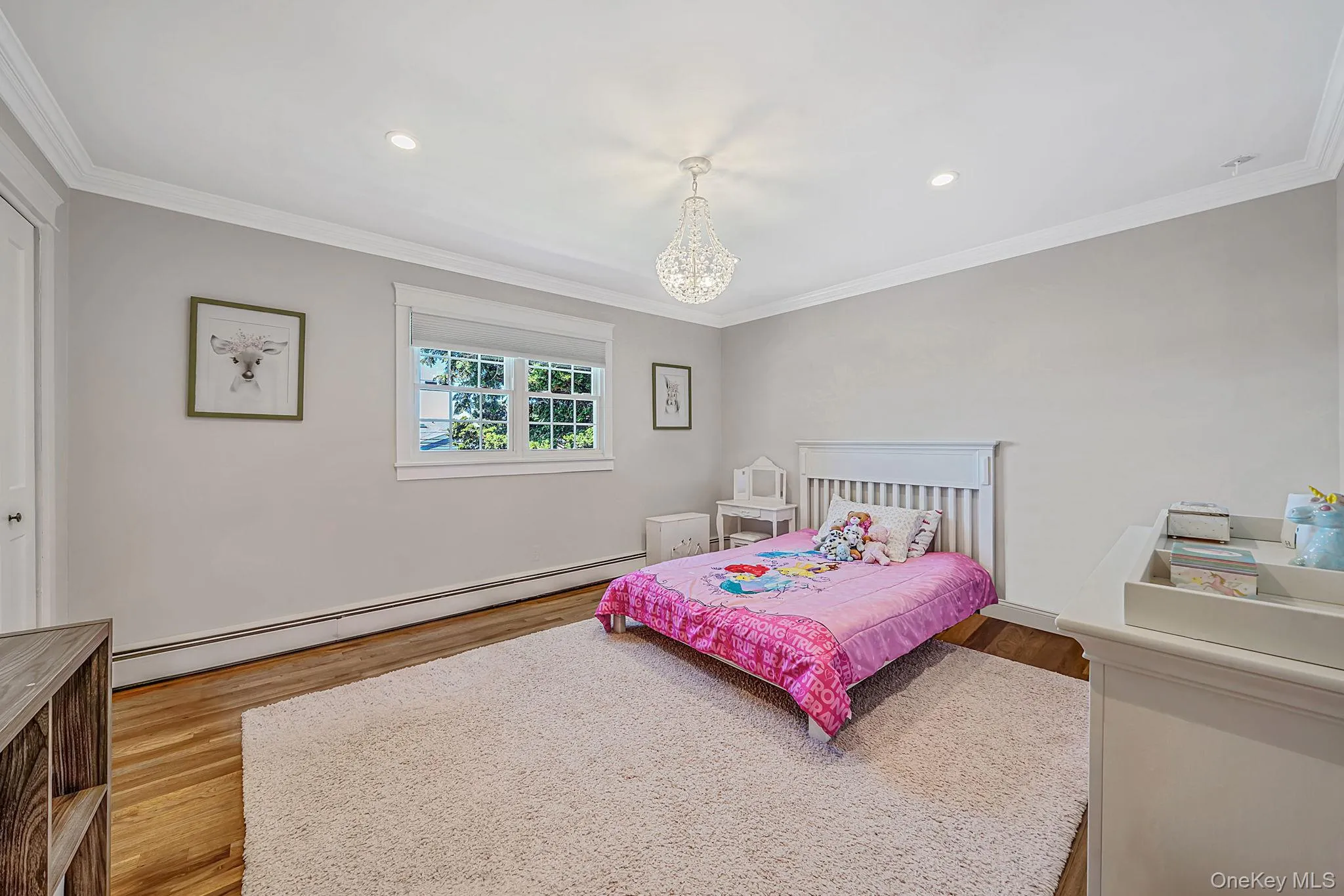 BR 4 with HW Floors, Recessed Lighting, Crown Molding BR 4 with HW Floors, Recessed Lighting, Crown Molding