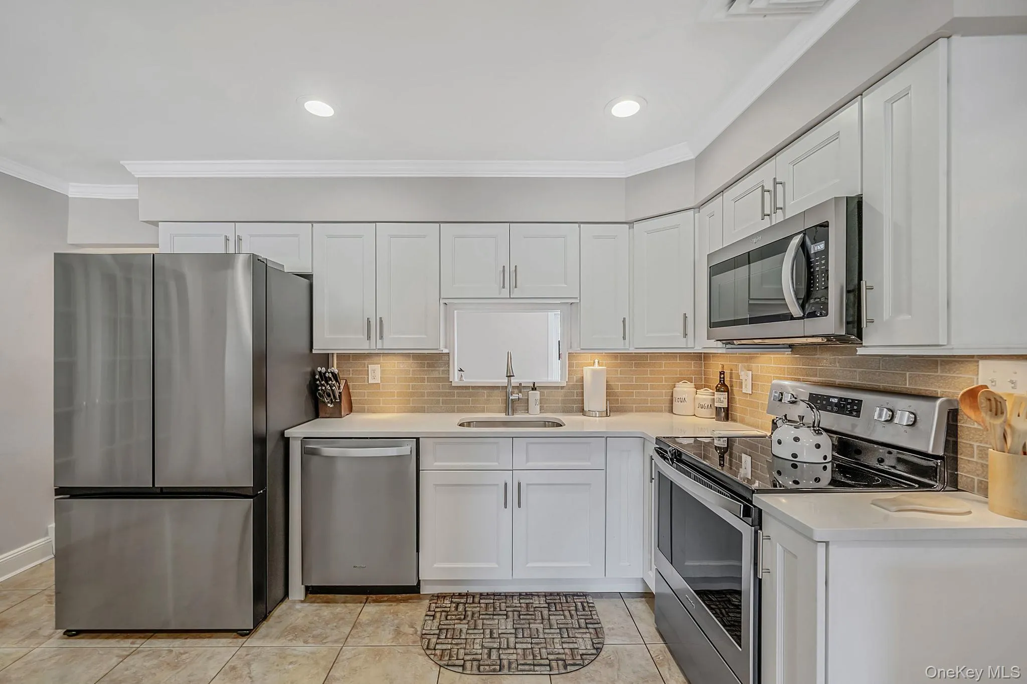 Spacious and Updated EIK with White Shaker Cabinetry, Quartz Countertops, SS Appliances, Pantry, Butler Pantry with Beverage Fridge, Recessed Lighting, Crown Molding Spacious and Updated EIK with White Shaker Cabinetry, Quartz Countertops, SS Appliances, Pantry, Butler Pantry with Beverage Fridge, Recessed Lighting, Crown Molding