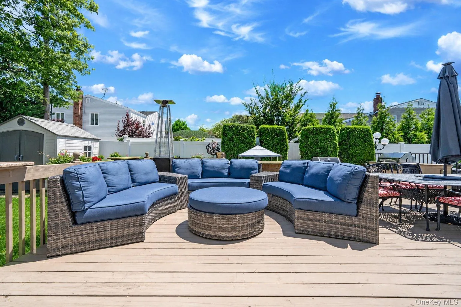 Entertainers Backyard, .23 Acres, Saltwater Heated IGP, Deck, Built in BBQ, Entertaining Space, PVC Fencing, IGS Entertainers Backyard, .23 Acres, Saltwater Heated IGP, Deck, Built in BBQ, Entertaining Space, PVC Fencing, IGS