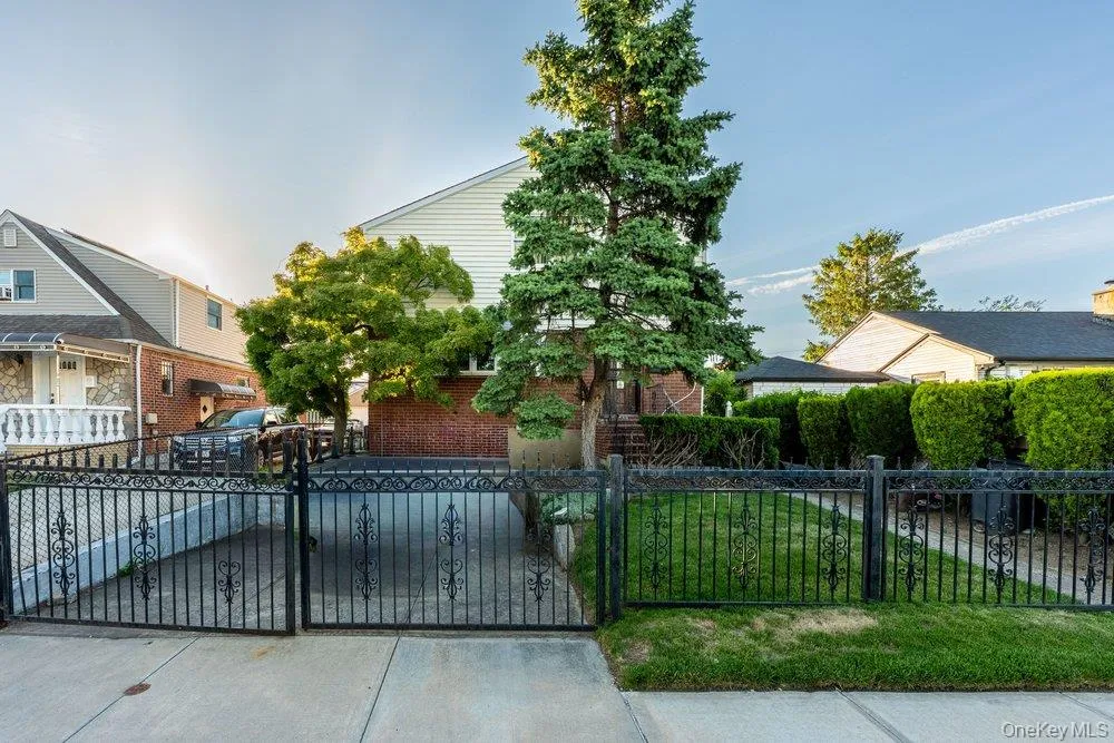 12847 233rd Street, New York, NY, 7 Bedrooms Bedrooms, 14 Rooms Rooms,3 BathroomsBathrooms,Residential,For Rent,233rd,0,1015928 12847 233rd Street, New York, NY, 7 Bedrooms Bedrooms, 14 Rooms Rooms,3 BathroomsBathrooms,Residential,For Rent,233rd,0,1015928