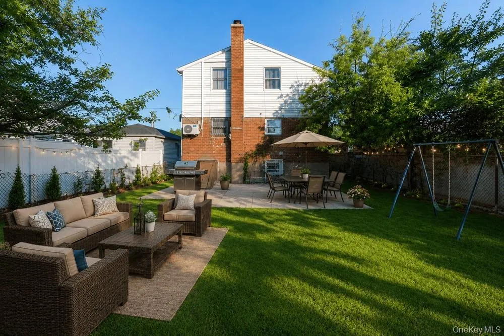 12847 233rd Street, New York, NY, 7 Bedrooms Bedrooms, 14 Rooms Rooms,3 BathroomsBathrooms,Residential,For Rent,233rd,0,1015928 12847 233rd Street, New York, NY, 7 Bedrooms Bedrooms, 14 Rooms Rooms,3 BathroomsBathrooms,Residential,For Rent,233rd,0,1015928