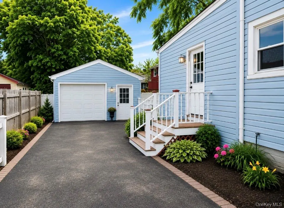 72 George Street, Babylon, NY, 3 Bedrooms Bedrooms, 7 Rooms Rooms,2 BathroomsBathrooms,Residential,For Rent,George,0,1015930 72 George Street, Babylon, NY, 3 Bedrooms Bedrooms, 7 Rooms Rooms,2 BathroomsBathrooms,Residential,For Rent,George,0,1015930