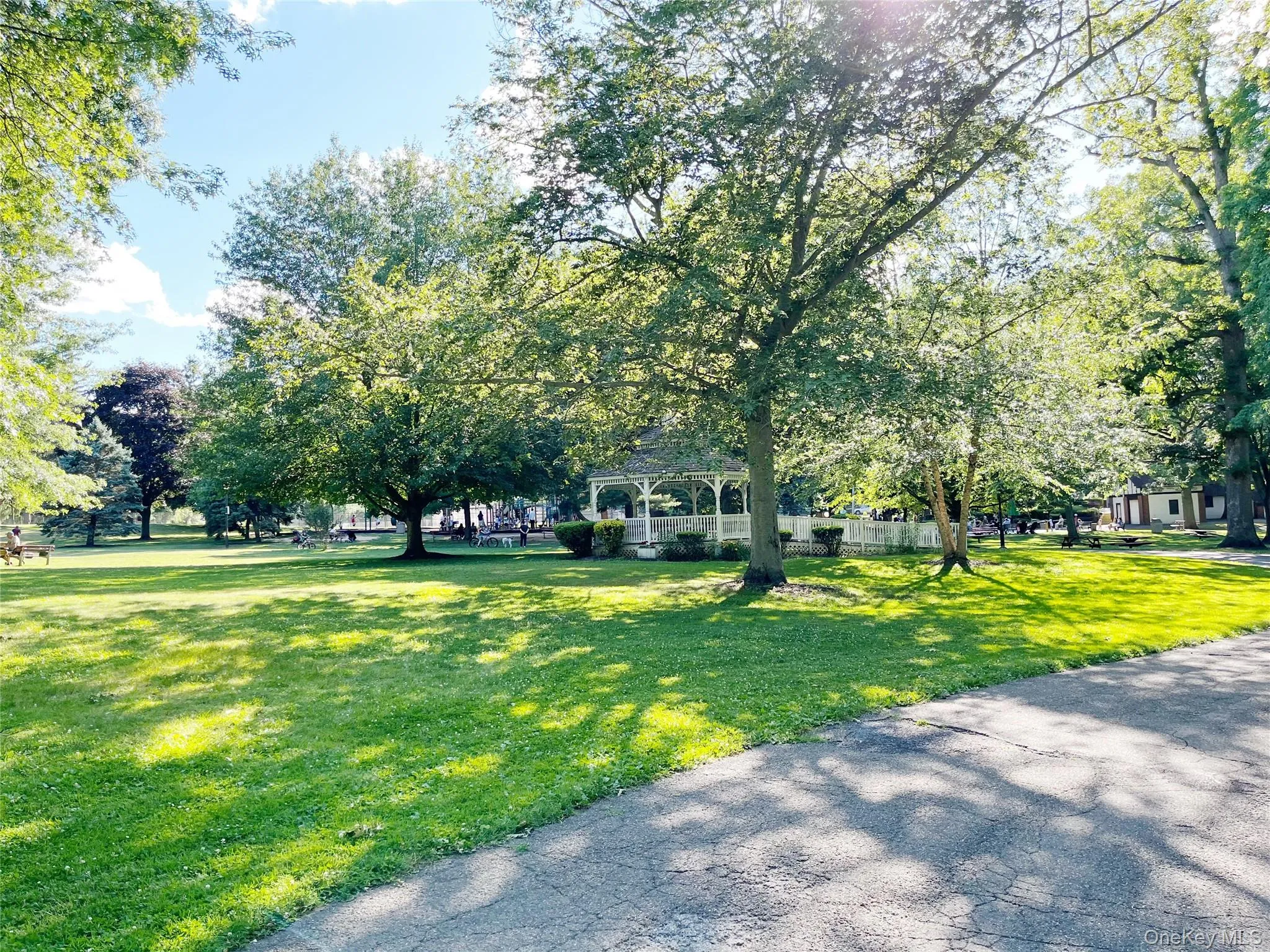 10 Canterbury Road, North Hempstead, NY, 1 Bedroom Bedrooms, 4 Rooms Rooms,1 BathroomBathrooms,Residential Lease,For Rent,Canterbury,0,KEY1015933 10 Canterbury Road, North Hempstead, NY, 1 Bedroom Bedrooms, 4 Rooms Rooms,1 BathroomBathrooms,Residential Lease,For Rent,Canterbury,0,KEY1015933