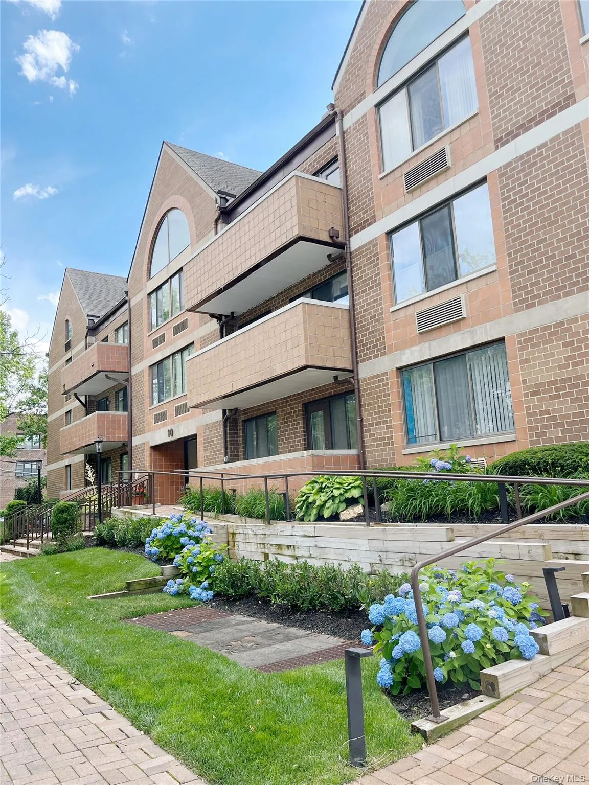 10 Canterbury Road, North Hempstead, NY, 1 Bedroom Bedrooms, 4 Rooms Rooms,1 BathroomBathrooms,Residential Lease,For Rent,Canterbury,0,KEY1015933 10 Canterbury Road, North Hempstead, NY, 1 Bedroom Bedrooms, 4 Rooms Rooms,1 BathroomBathrooms,Residential Lease,For Rent,Canterbury,0,KEY1015933