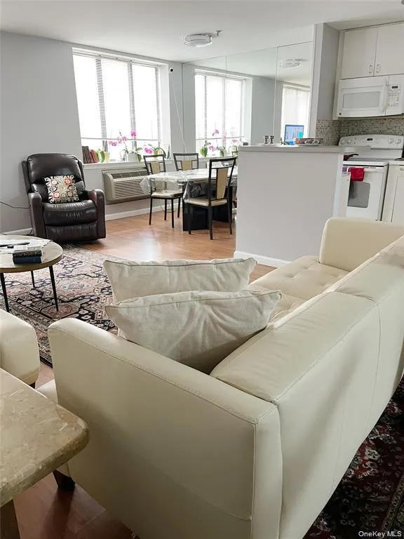 10 Canterbury Road, North Hempstead, NY, 1 Bedroom Bedrooms, 4 Rooms Rooms,1 BathroomBathrooms,Residential Lease,For Rent,Canterbury,0,KEY1015933 10 Canterbury Road, North Hempstead, NY, 1 Bedroom Bedrooms, 4 Rooms Rooms,1 BathroomBathrooms,Residential Lease,For Rent,Canterbury,0,KEY1015933
