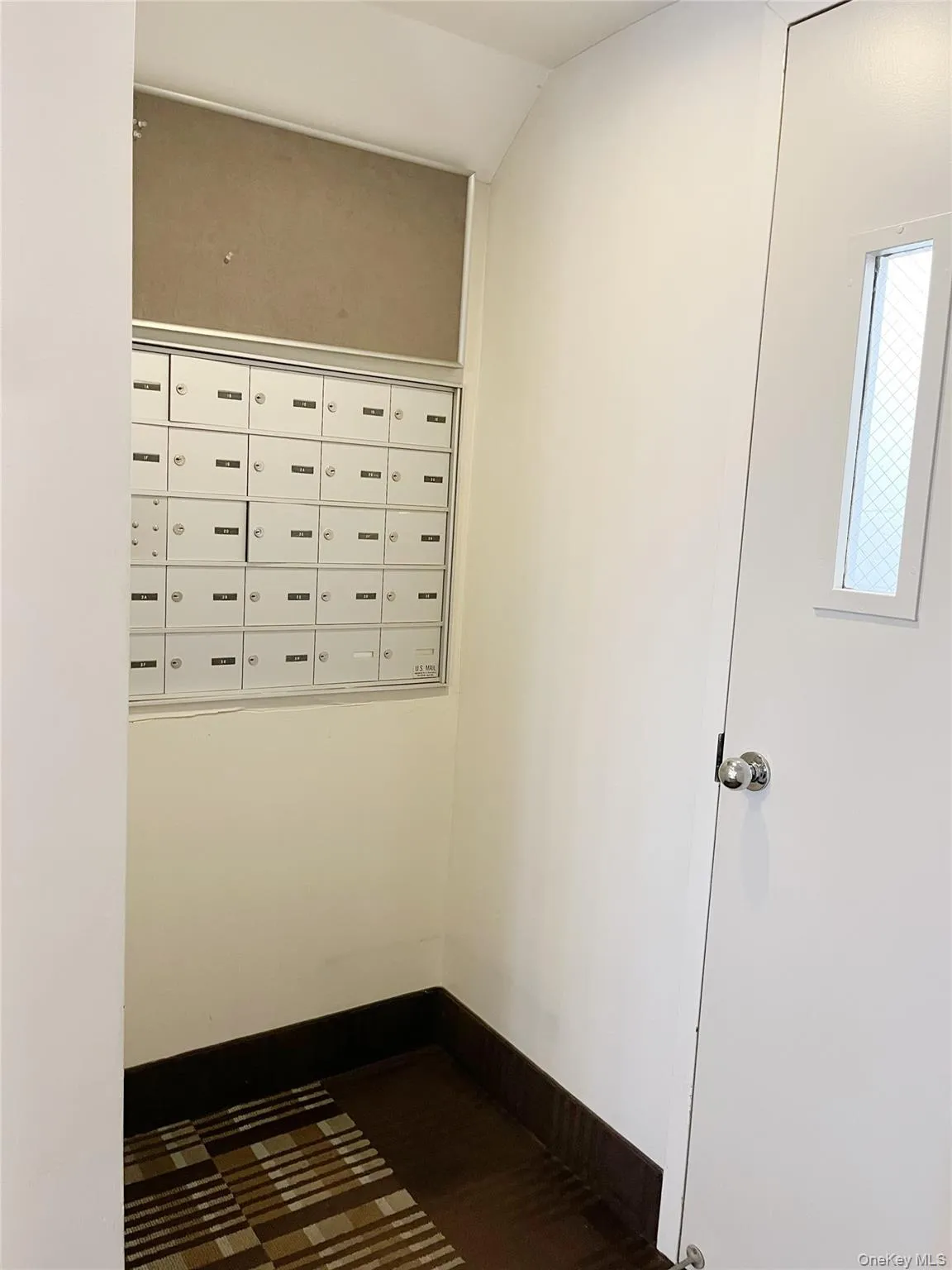 10 Canterbury Road, North Hempstead, NY, 1 Bedroom Bedrooms, 4 Rooms Rooms,1 BathroomBathrooms,Residential Lease,For Rent,Canterbury,0,KEY1015933 10 Canterbury Road, North Hempstead, NY, 1 Bedroom Bedrooms, 4 Rooms Rooms,1 BathroomBathrooms,Residential Lease,For Rent,Canterbury,0,KEY1015933