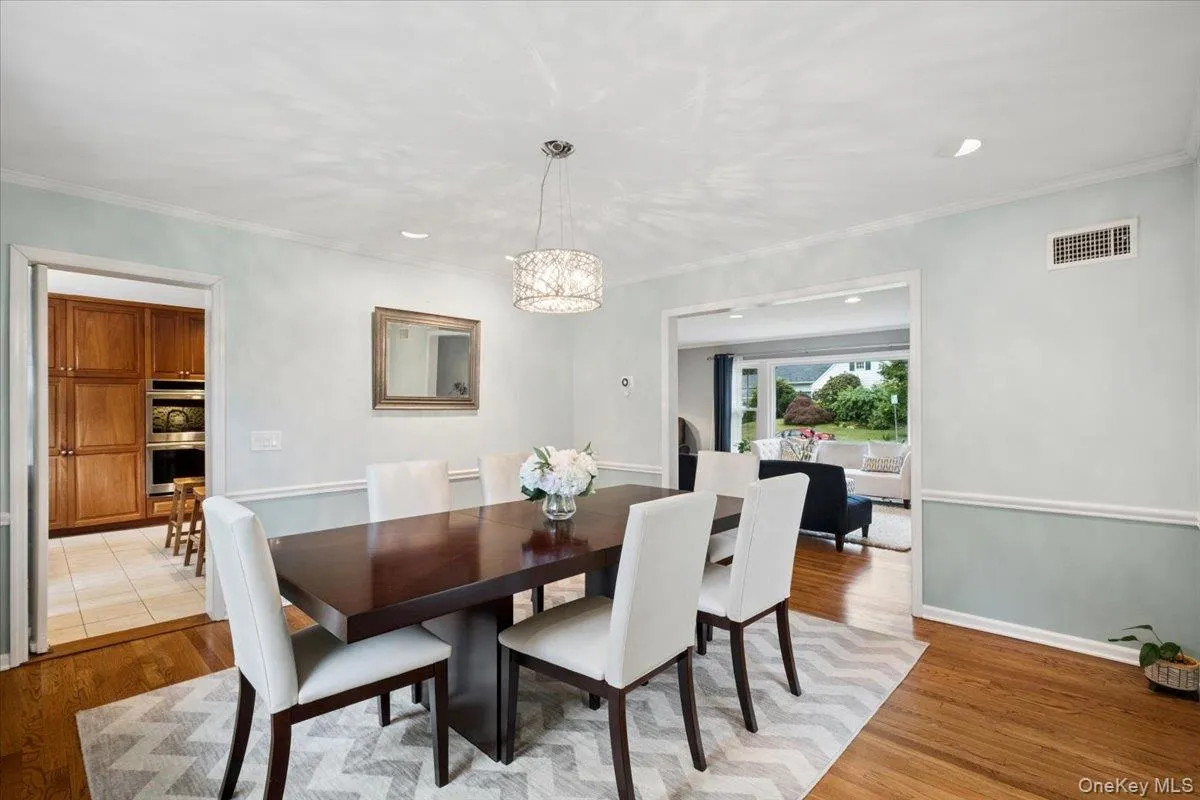Spacious dining room with door to the covered patio. Spacious dining room with door to the covered patio.