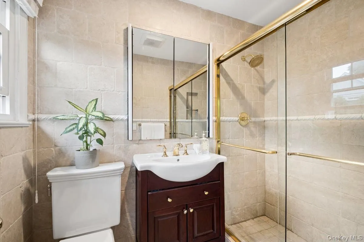 Ensuite bath in the guest bedroom. Ensuite bath in the guest bedroom.