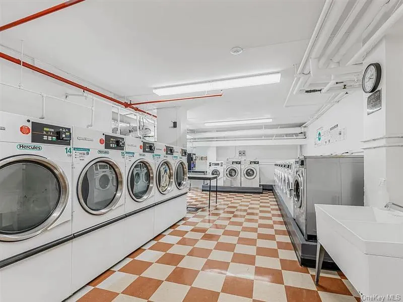 3530 Henry Hudson Parkway, New York, NY, 2 Bedrooms Bedrooms, 5 Rooms Rooms,2 BathroomsBathrooms,Residential,For Rent,Henry Hudson,0,1015947 3530 Henry Hudson Parkway, New York, NY, 2 Bedrooms Bedrooms, 5 Rooms Rooms,2 BathroomsBathrooms,Residential,For Rent,Henry Hudson,0,1015947