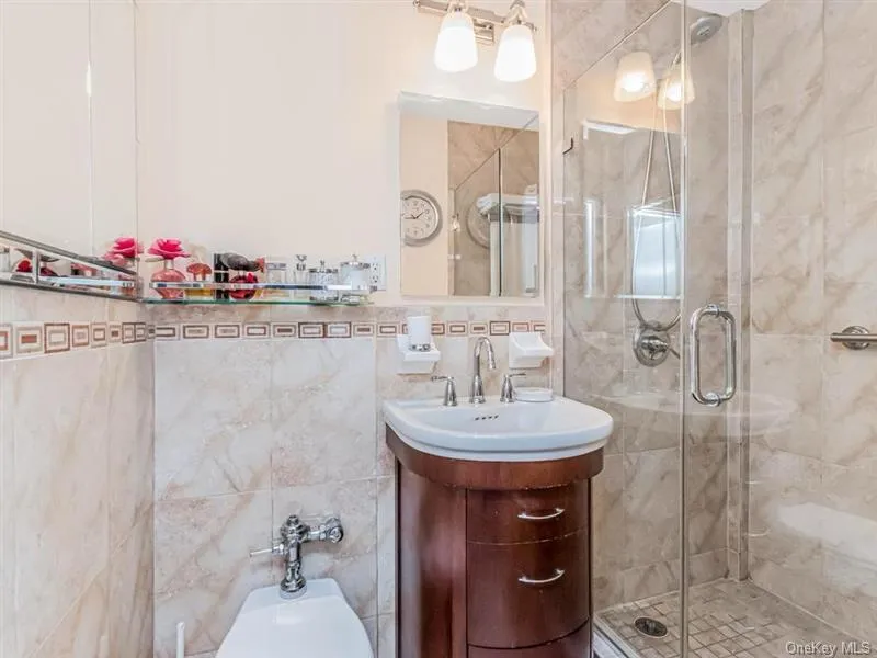 3530 Henry Hudson Parkway, New York, NY, 2 Bedrooms Bedrooms, 5 Rooms Rooms,2 BathroomsBathrooms,Residential,For Rent,Henry Hudson,0,1015947 3530 Henry Hudson Parkway, New York, NY, 2 Bedrooms Bedrooms, 5 Rooms Rooms,2 BathroomsBathrooms,Residential,For Rent,Henry Hudson,0,1015947