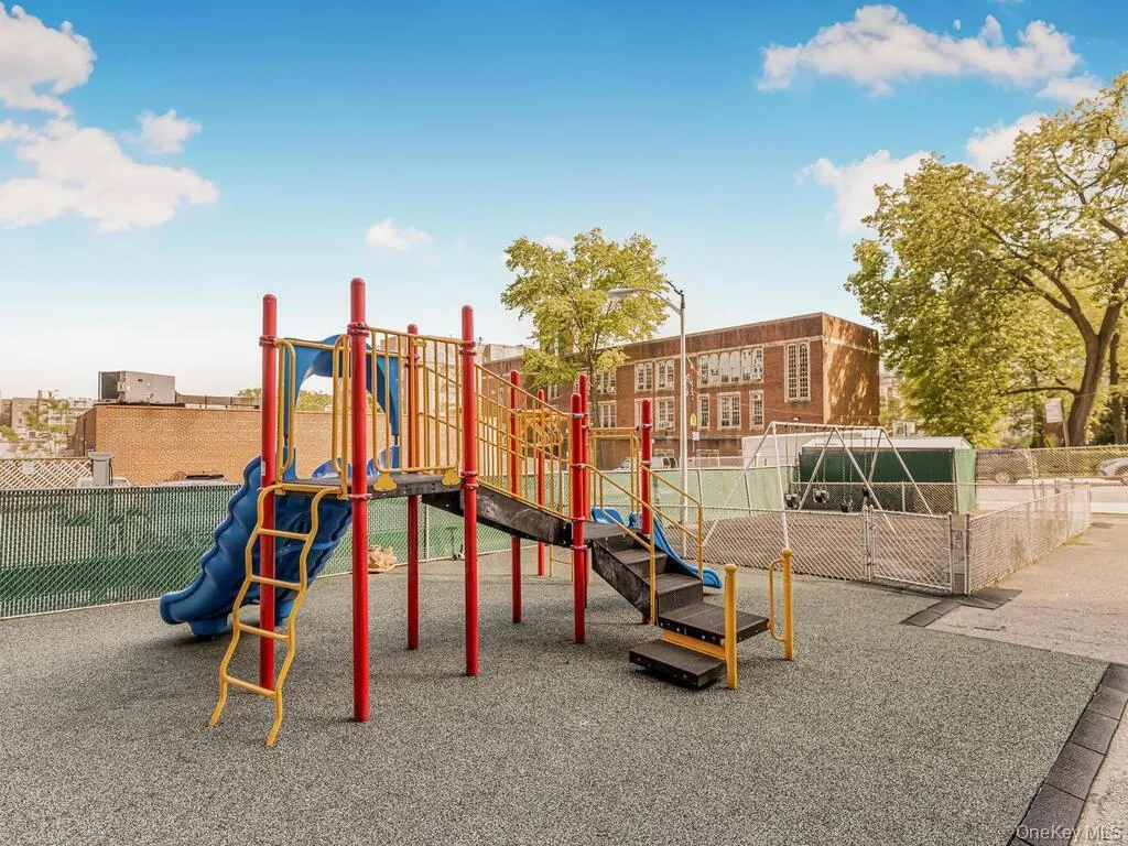 3530 Henry Hudson Parkway, New York, NY, 2 Bedrooms Bedrooms, 5 Rooms Rooms,2 BathroomsBathrooms,Residential,For Rent,Henry Hudson,0,1015947 3530 Henry Hudson Parkway, New York, NY, 2 Bedrooms Bedrooms, 5 Rooms Rooms,2 BathroomsBathrooms,Residential,For Rent,Henry Hudson,0,1015947