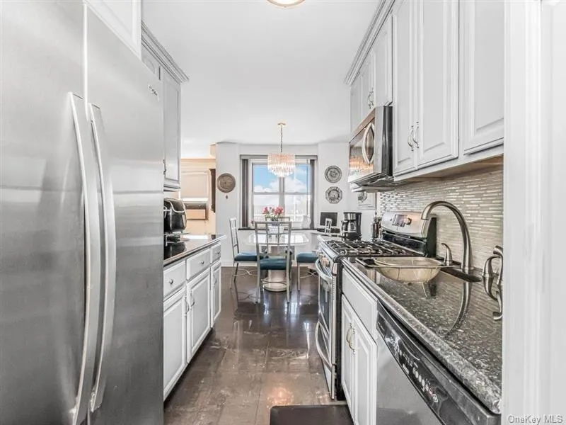 3530 Henry Hudson Parkway, New York, NY, 2 Bedrooms Bedrooms, 5 Rooms Rooms,2 BathroomsBathrooms,Residential,For Rent,Henry Hudson,0,1015947 3530 Henry Hudson Parkway, New York, NY, 2 Bedrooms Bedrooms, 5 Rooms Rooms,2 BathroomsBathrooms,Residential,For Rent,Henry Hudson,0,1015947