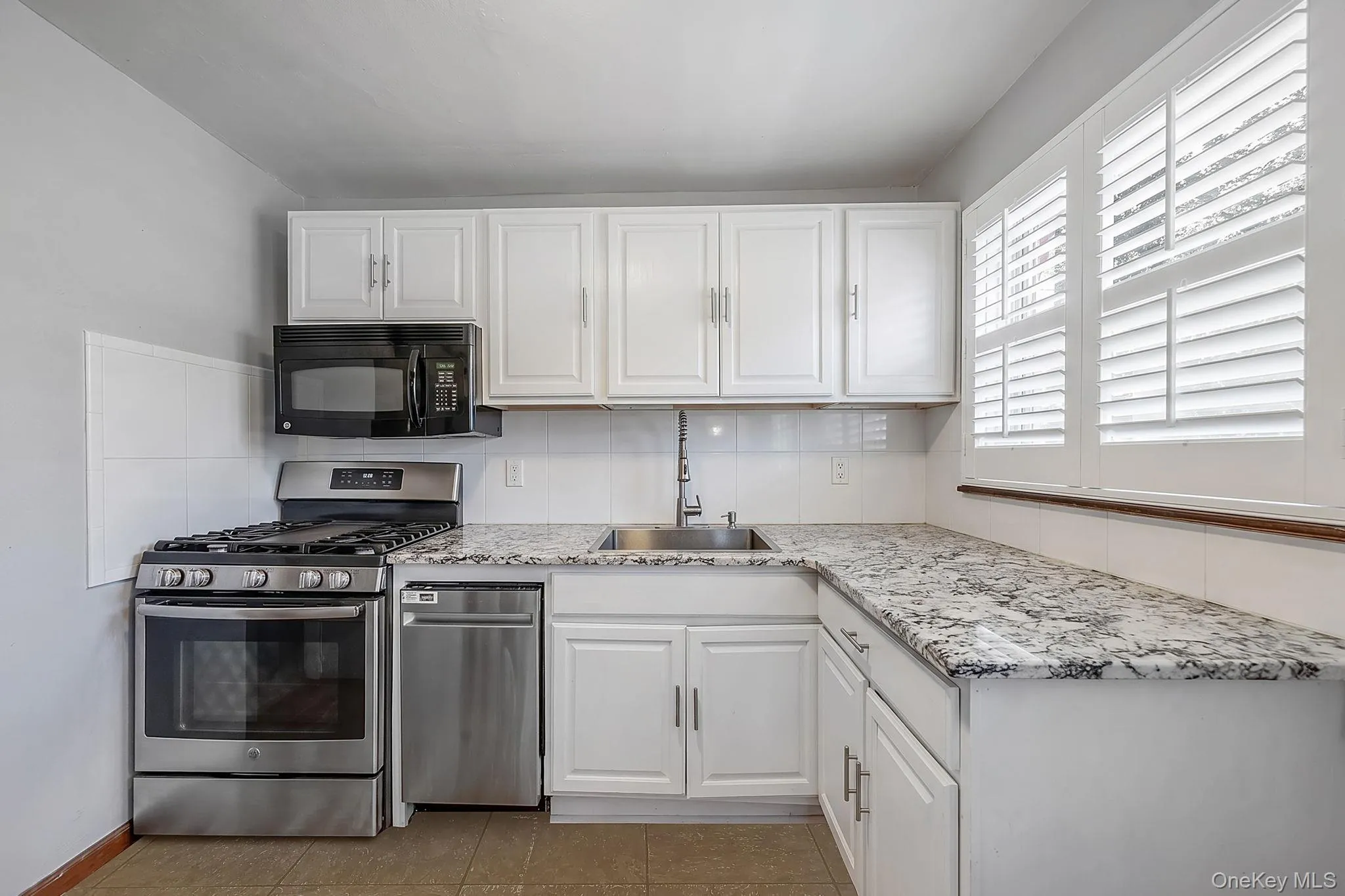 12123 238th Street, New York, NY, 4 Bedrooms Bedrooms, 8 Rooms Rooms,2 BathroomsBathrooms,Residential,For Rent,238th,0,KEY1015948 12123 238th Street, New York, NY, 4 Bedrooms Bedrooms, 8 Rooms Rooms,2 BathroomsBathrooms,Residential,For Rent,238th,0,KEY1015948