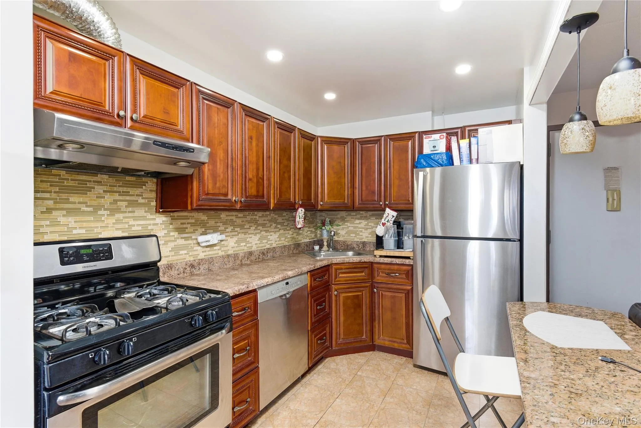 92-29 Queens Boulevard, New York, NY, 2 Bedrooms Bedrooms, 4 Rooms Rooms,1 BathroomBathrooms,Residential,For Rent,Queens,0,1015951 92-29 Queens Boulevard, New York, NY, 2 Bedrooms Bedrooms, 4 Rooms Rooms,1 BathroomBathrooms,Residential,For Rent,Queens,0,1015951