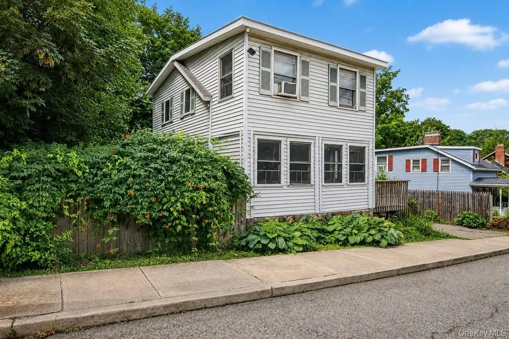 219 Main Street, Beacon, NY, 3 Bedrooms Bedrooms, 6 Rooms Rooms,1 BathroomBathrooms,Residential,For Rent,Main,0,1015956 219 Main Street, Beacon, NY, 3 Bedrooms Bedrooms, 6 Rooms Rooms,1 BathroomBathrooms,Residential,For Rent,Main,0,1015956