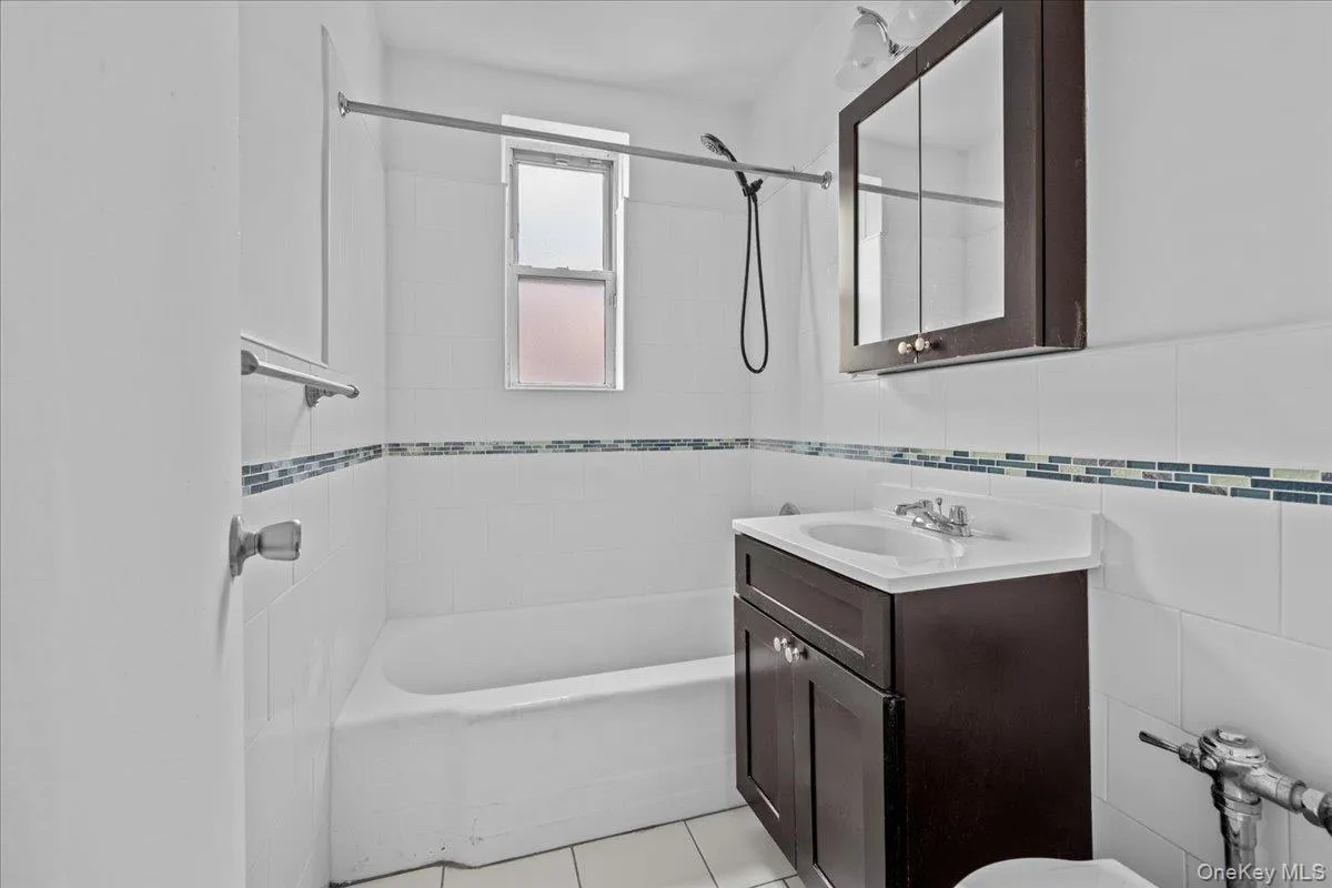 601 Kappock Street, New York, NY, 1 Bedroom Bedrooms, 4 Rooms Rooms,1 BathroomBathrooms,Residential,For Rent,Kappock,0,1015958 601 Kappock Street, New York, NY, 1 Bedroom Bedrooms, 4 Rooms Rooms,1 BathroomBathrooms,Residential,For Rent,Kappock,0,1015958