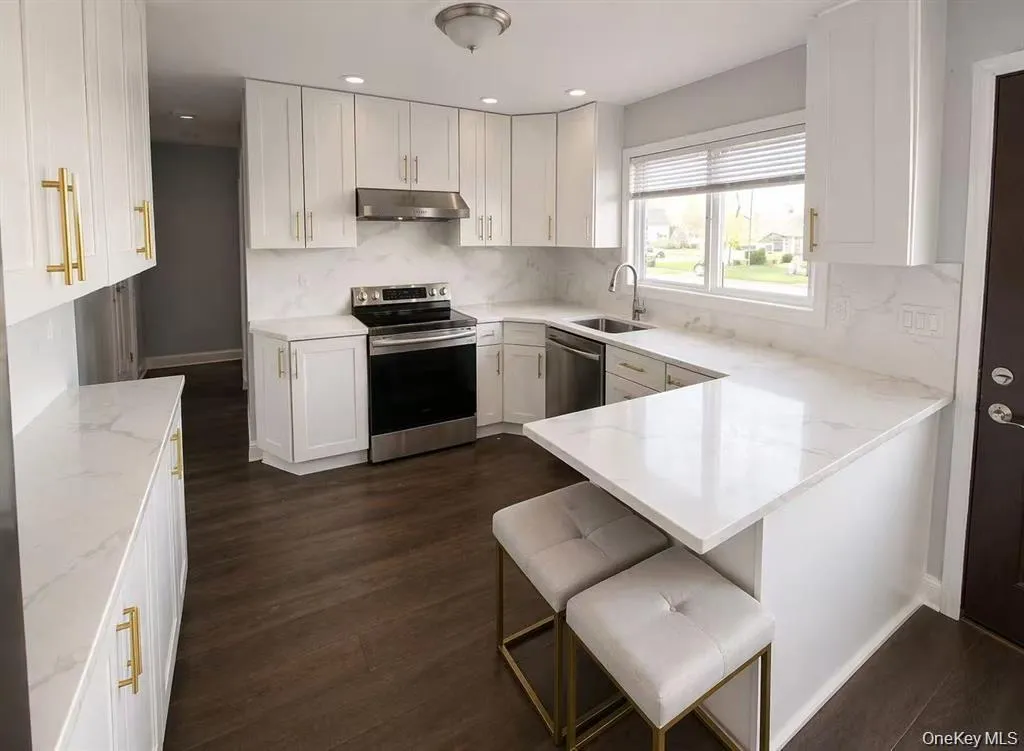 8 Harmony Lane, North Hempstead, NY, 5 Bedrooms Bedrooms, 10 Rooms Rooms,2 BathroomsBathrooms,Residential,For Rent,Harmony,0,1015965 8 Harmony Lane, North Hempstead, NY, 5 Bedrooms Bedrooms, 10 Rooms Rooms,2 BathroomsBathrooms,Residential,For Rent,Harmony,0,1015965