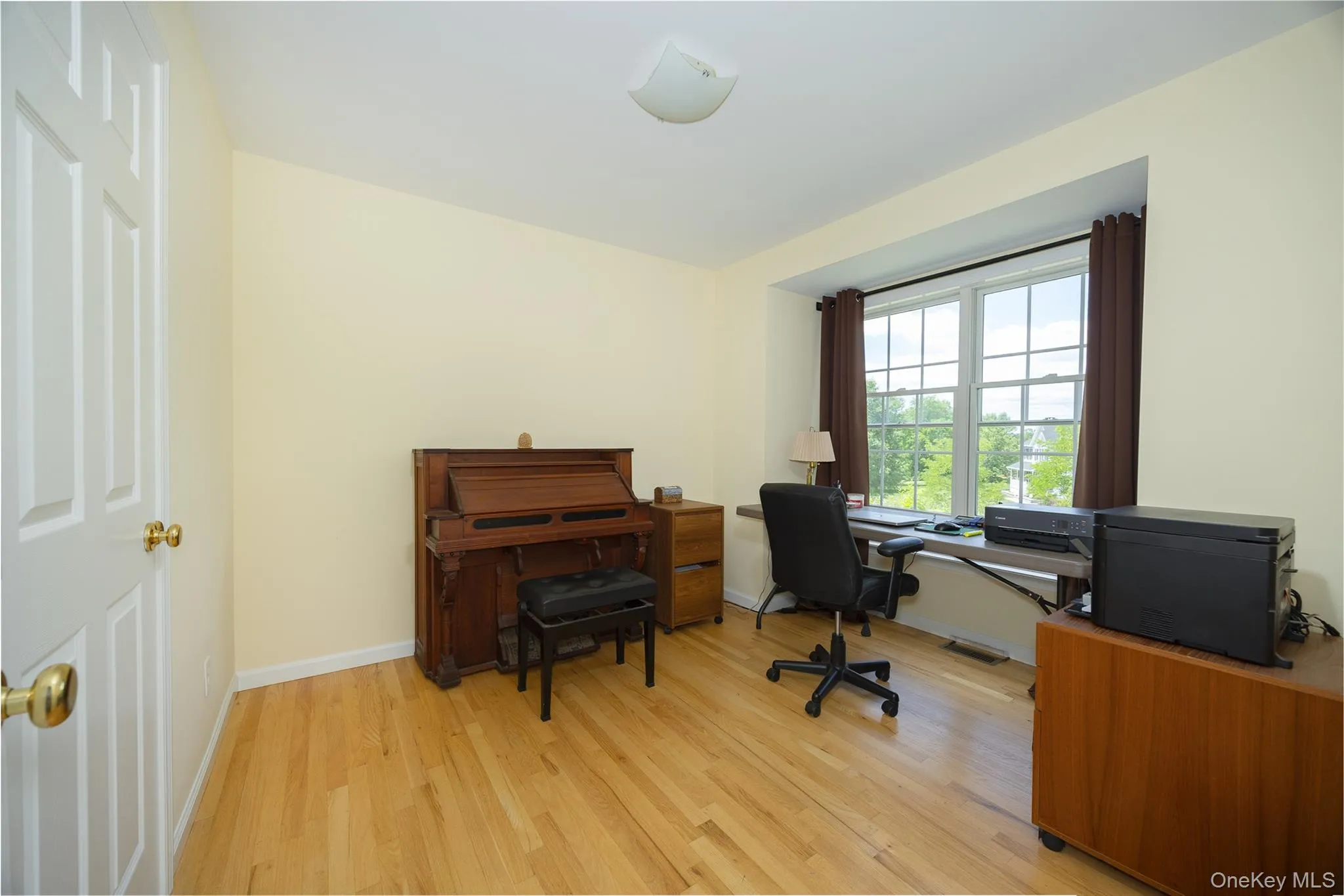 Flex main level room currently used as office. Flex main level room currently used as office.