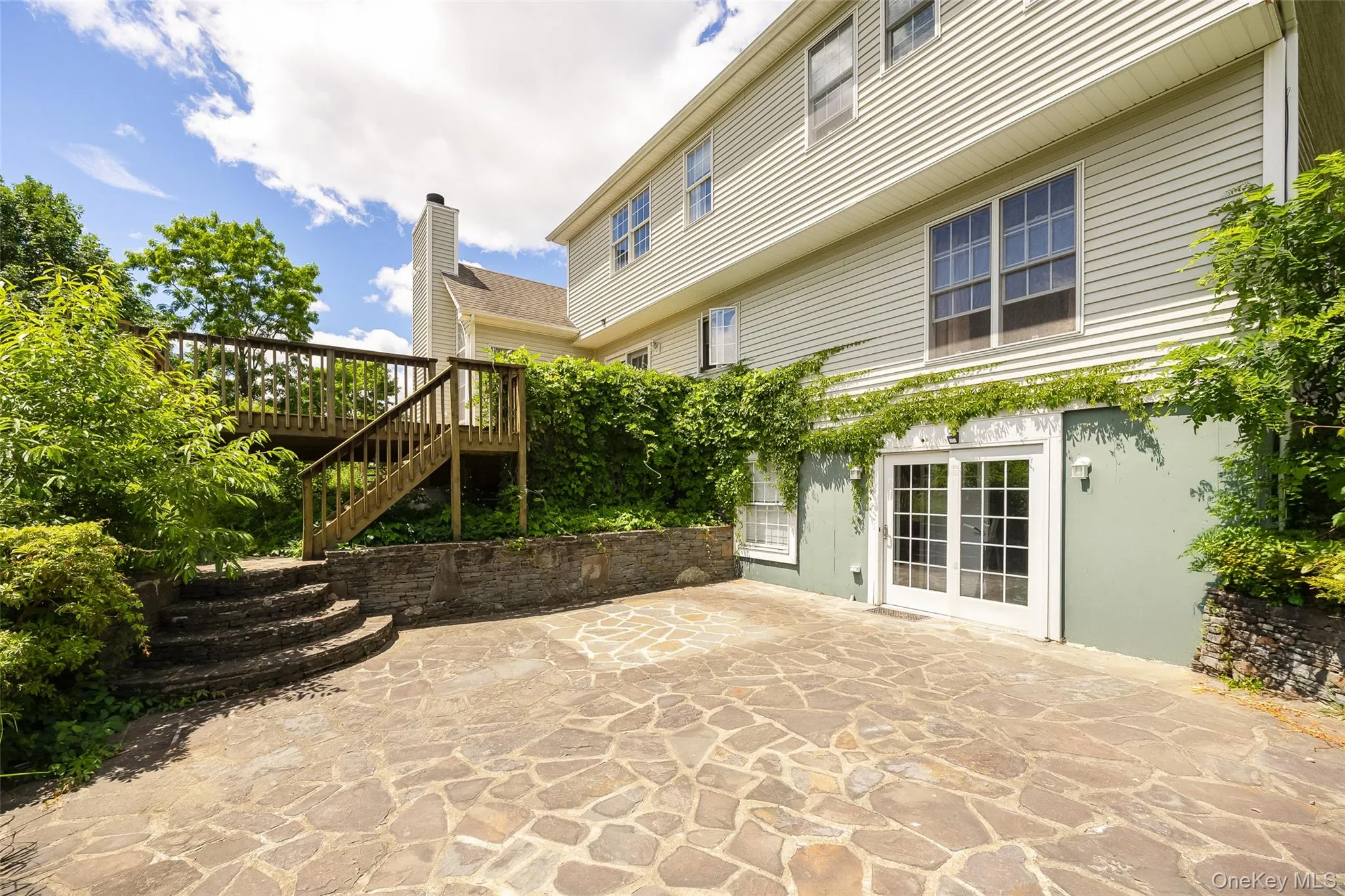 Patio has direct access with the basement. Patio has direct access with the basement.