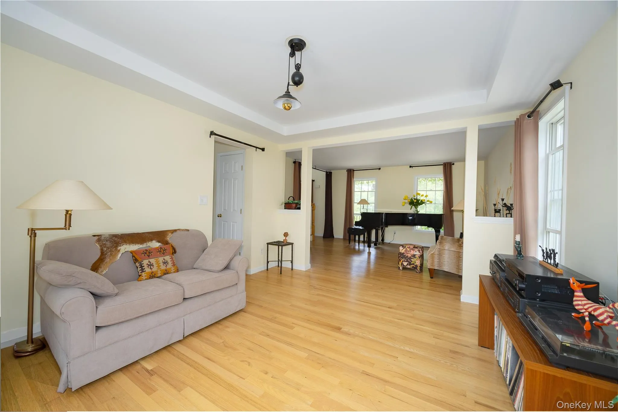 Dining area to living room. Dining area to living room.