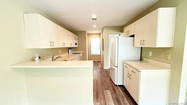 102 Hampton Vista Drive, Brookhaven, NY, 2 Bedrooms Bedrooms, 5 Rooms Rooms,2 BathroomsBathrooms,Residential,For Rent,Hampton Vista,0,1015991 102 Hampton Vista Drive, Brookhaven, NY, 2 Bedrooms Bedrooms, 5 Rooms Rooms,2 BathroomsBathrooms,Residential,For Rent,Hampton Vista,0,1015991