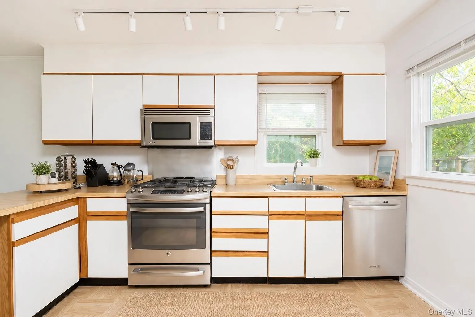 60 Neck Road, Shelter Island, NY, 2 Bedrooms Bedrooms, 5 Rooms Rooms,2 BathroomsBathrooms,Residential,For Rent,Neck,0,1015995 60 Neck Road, Shelter Island, NY, 2 Bedrooms Bedrooms, 5 Rooms Rooms,2 BathroomsBathrooms,Residential,For Rent,Neck,0,1015995
