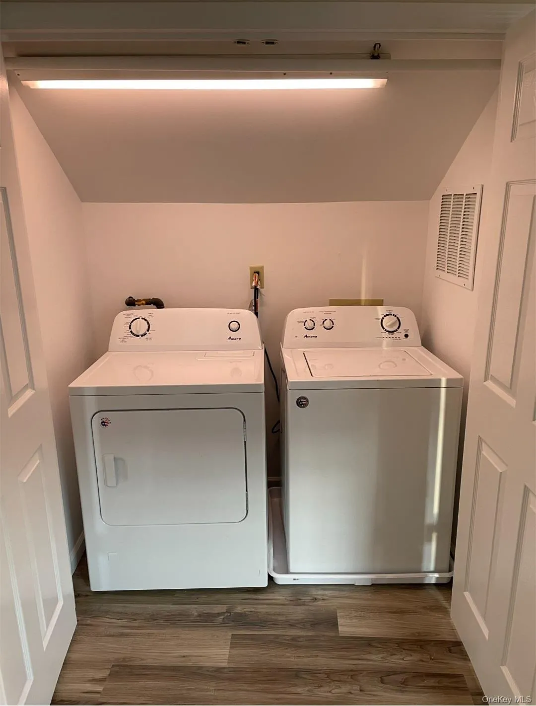 222 Main Street, Cornwall, NY, 2 Bedrooms Bedrooms, 5 Rooms Rooms,1 BathroomBathrooms,Residential Lease,For Rent,Main,0,1015996 222 Main Street, Cornwall, NY, 2 Bedrooms Bedrooms, 5 Rooms Rooms,1 BathroomBathrooms,Residential Lease,For Rent,Main,0,1015996