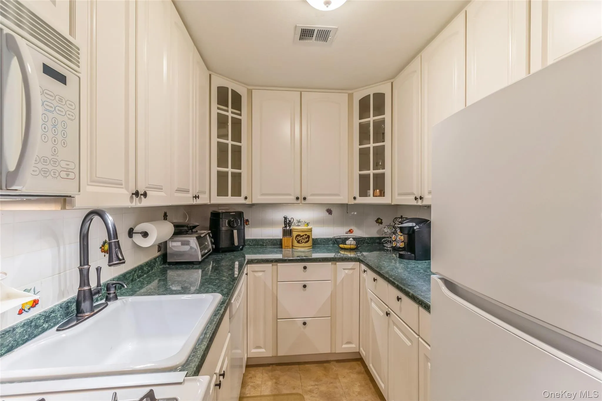 48 Pointe Cir S, Brookhaven, NY, 2 Bedrooms Bedrooms, 4 Rooms Rooms,1 BathroomBathrooms,Residential Lease,For Rent,Pointe Cir S,0,1016000 48 Pointe Cir S, Brookhaven, NY, 2 Bedrooms Bedrooms, 4 Rooms Rooms,1 BathroomBathrooms,Residential Lease,For Rent,Pointe Cir S,0,1016000