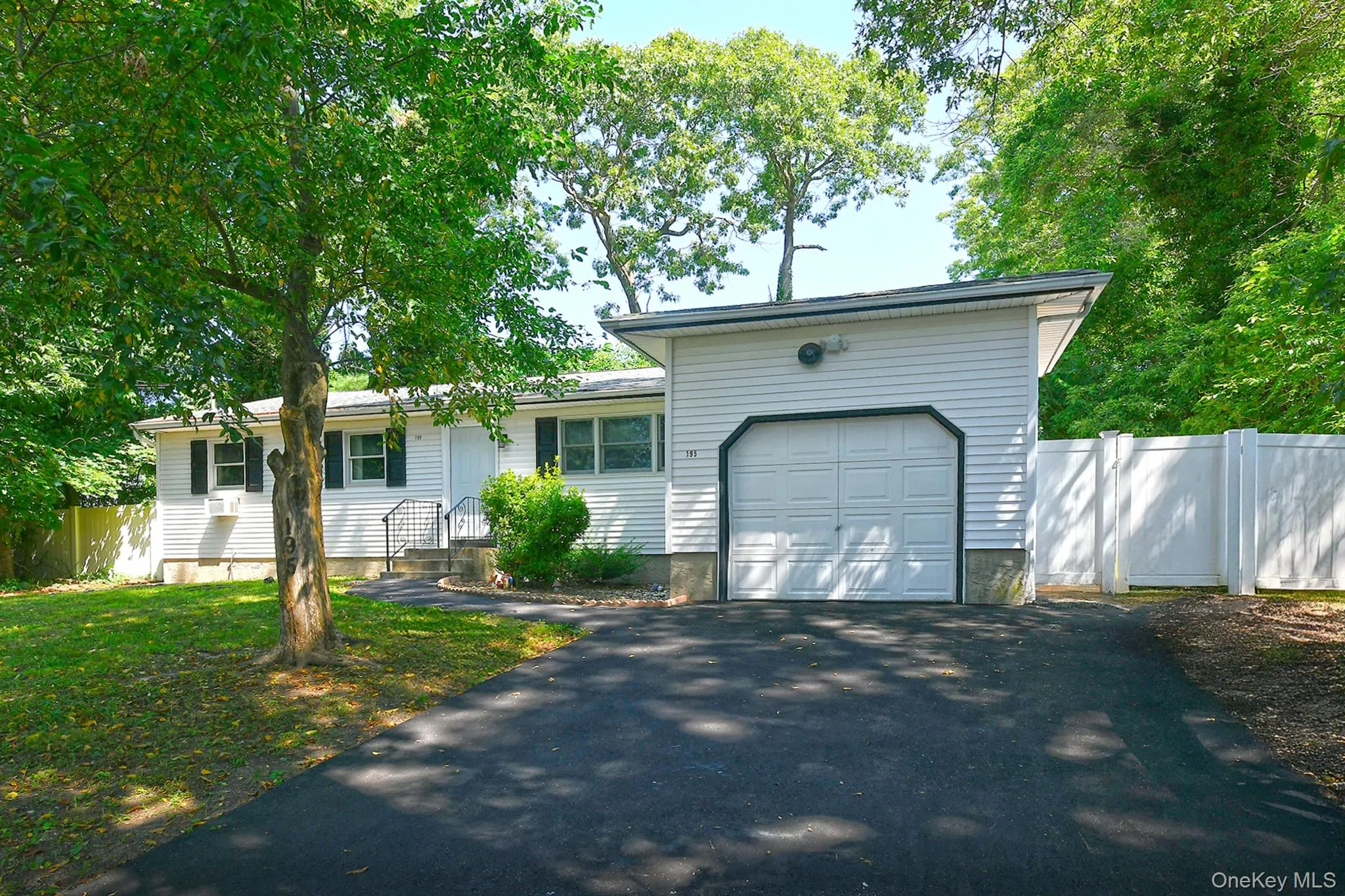 195 Mohawk Street, Islip, NY, 3 Bedrooms Bedrooms, 9 Rooms Rooms,2 BathroomsBathrooms,Residential,For Rent,Mohawk,0,1016010 195 Mohawk Street, Islip, NY, 3 Bedrooms Bedrooms, 9 Rooms Rooms,2 BathroomsBathrooms,Residential,For Rent,Mohawk,0,1016010
