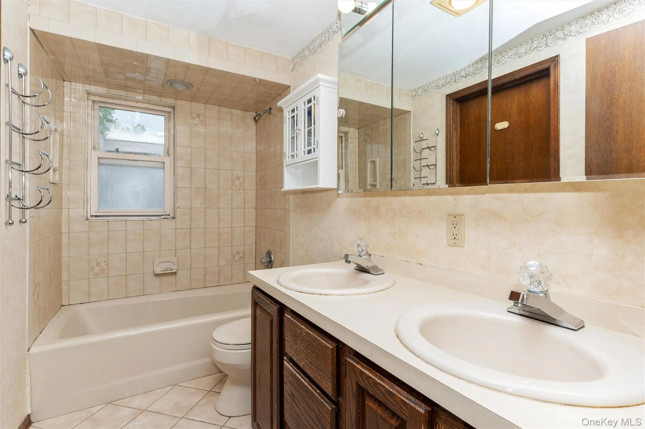 163 Bregman Avenue, North Hempstead, NY, 3 Bedrooms Bedrooms, 9 Rooms Rooms,2 BathroomsBathrooms,Residential,For Rent,Bregman,0,KEY1016013 163 Bregman Avenue, North Hempstead, NY, 3 Bedrooms Bedrooms, 9 Rooms Rooms,2 BathroomsBathrooms,Residential,For Rent,Bregman,0,KEY1016013