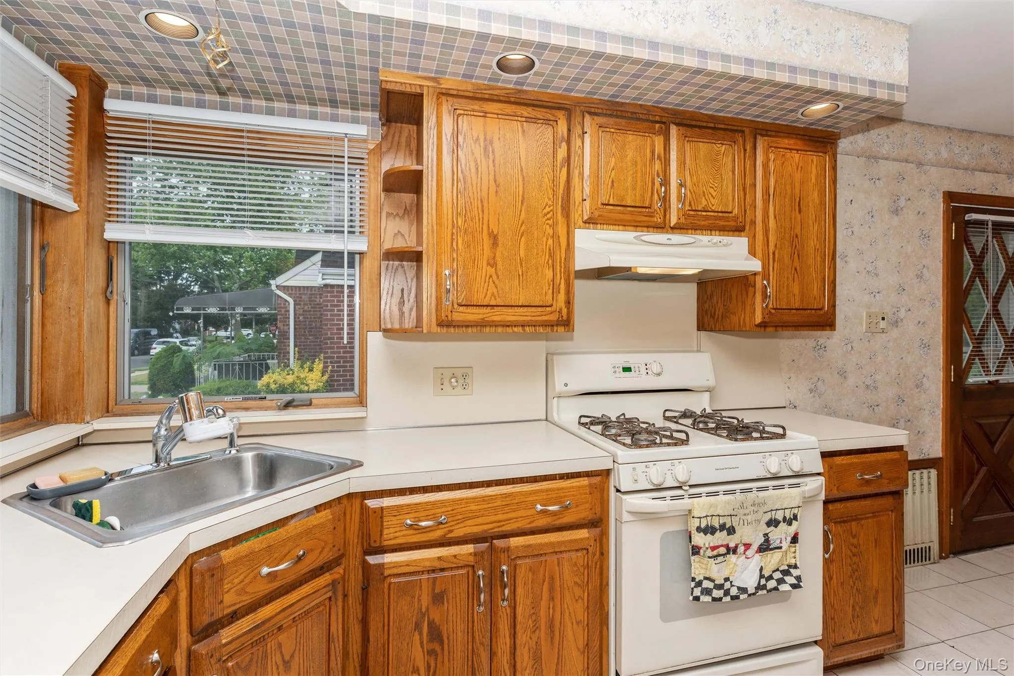 163 Bregman Avenue, North Hempstead, NY, 3 Bedrooms Bedrooms, 9 Rooms Rooms,2 BathroomsBathrooms,Residential,For Rent,Bregman,0,KEY1016013 163 Bregman Avenue, North Hempstead, NY, 3 Bedrooms Bedrooms, 9 Rooms Rooms,2 BathroomsBathrooms,Residential,For Rent,Bregman,0,KEY1016013