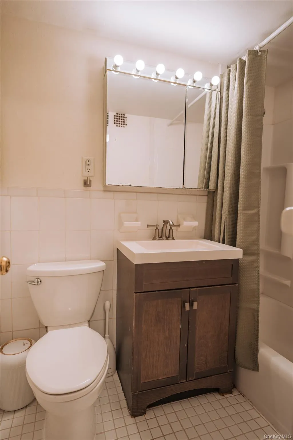 61-25 98th Street, New York, NY, 1 Bedroom Bedrooms, 4 Rooms Rooms,1 BathroomBathrooms,Residential,For Rent,98th,0,1016026 61-25 98th Street, New York, NY, 1 Bedroom Bedrooms, 4 Rooms Rooms,1 BathroomBathrooms,Residential,For Rent,98th,0,1016026
