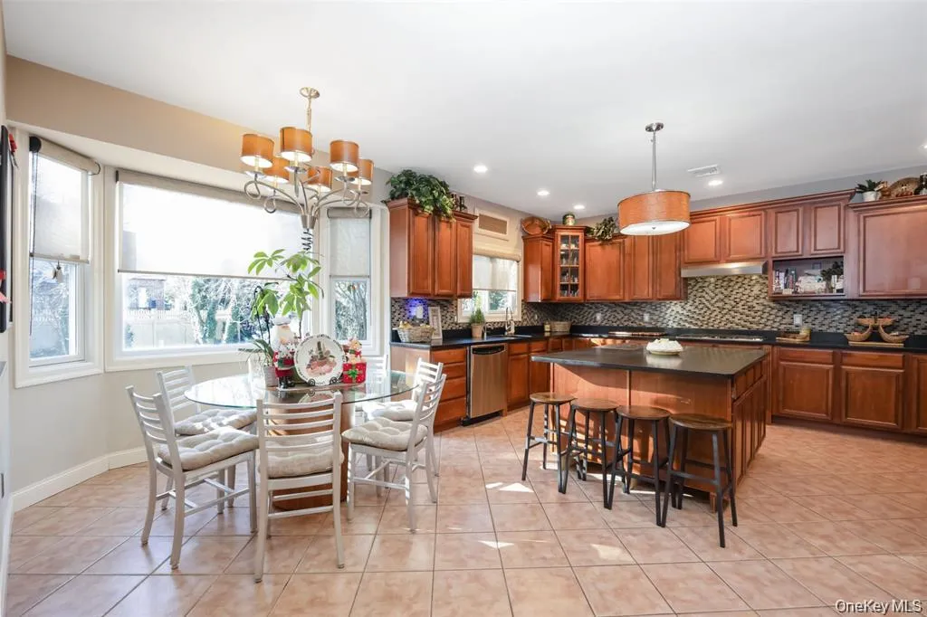 1680 lake Avenue, Hempstead, NY, 6 Bedrooms Bedrooms, 12 Rooms Rooms,5 BathroomsBathrooms,Residential,For Rent,lake,0,1016033 1680 lake Avenue, Hempstead, NY, 6 Bedrooms Bedrooms, 12 Rooms Rooms,5 BathroomsBathrooms,Residential,For Rent,lake,0,1016033