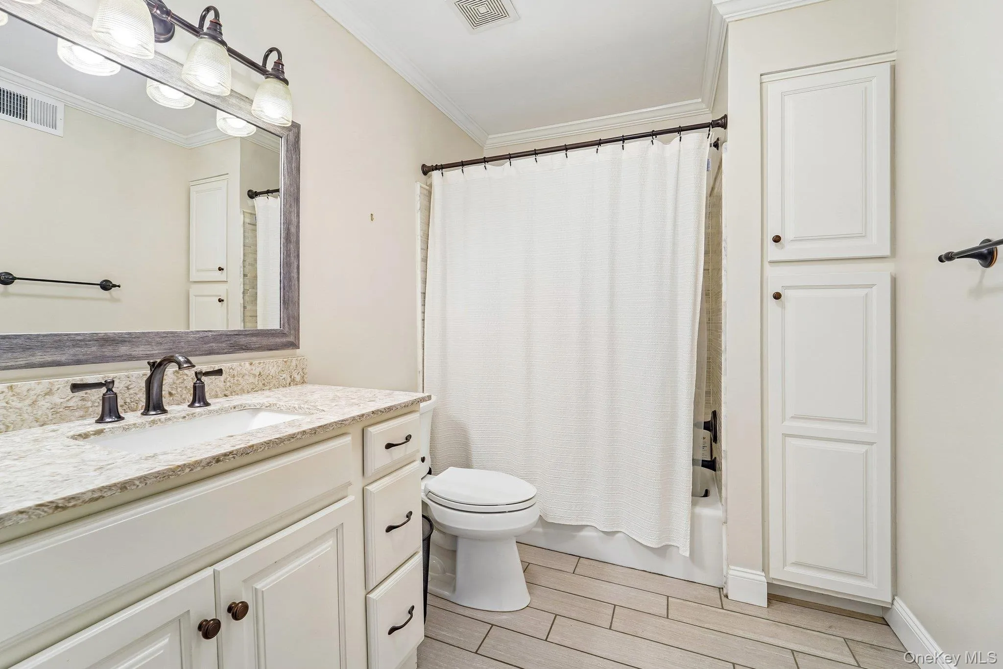 ensuite bathroom ensuite bathroom