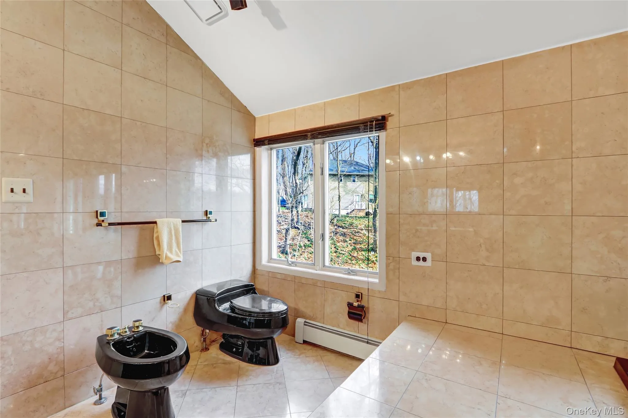4 Verity Lane, North Hempstead, NY, 5 Bedrooms Bedrooms, 10 Rooms Rooms,4 BathroomsBathrooms,Residential,For Rent,Verity,0,1016057 4 Verity Lane, North Hempstead, NY, 5 Bedrooms Bedrooms, 10 Rooms Rooms,4 BathroomsBathrooms,Residential,For Rent,Verity,0,1016057