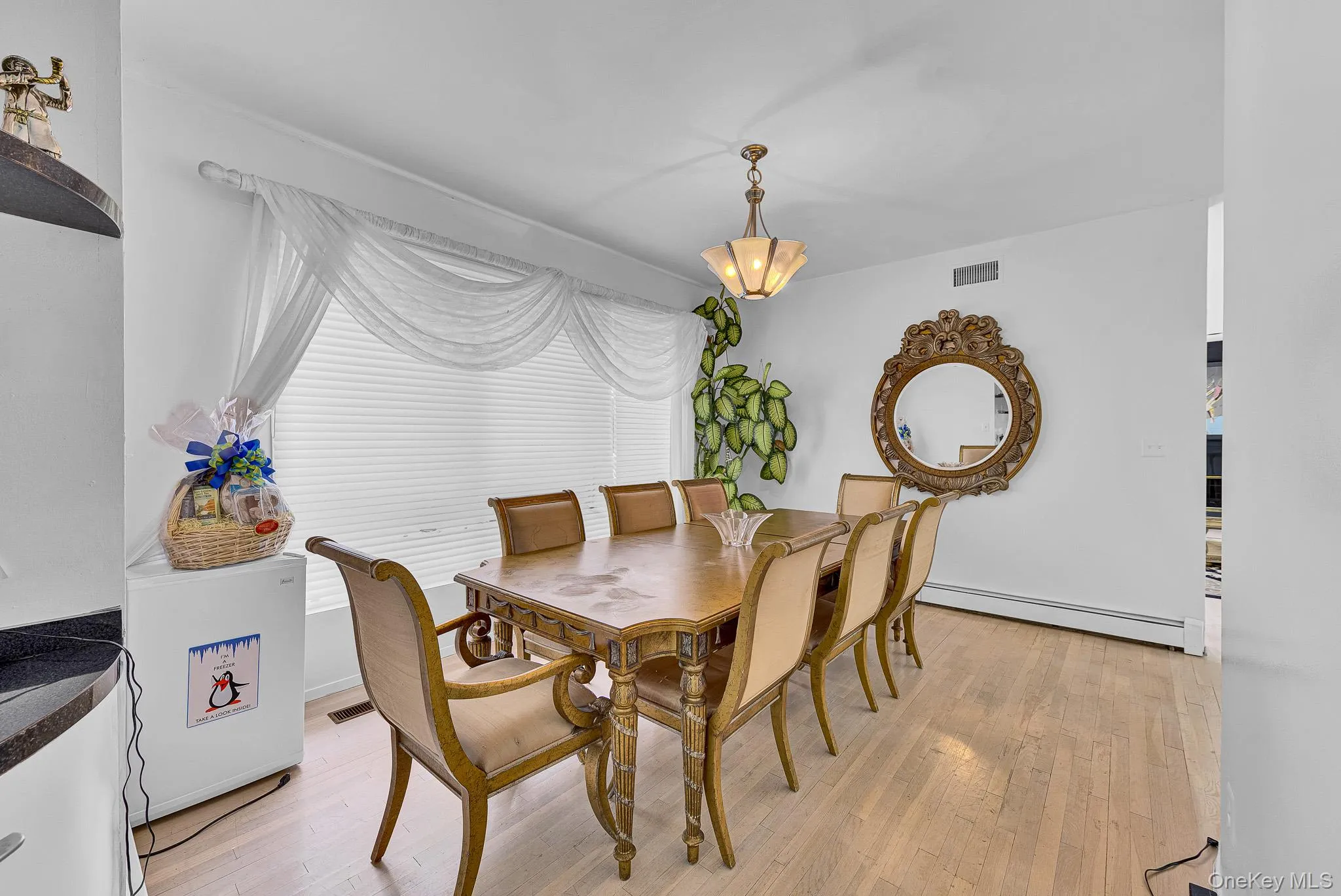 4 Verity Lane, North Hempstead, NY, 5 Bedrooms Bedrooms, 10 Rooms Rooms,4 BathroomsBathrooms,Residential,For Rent,Verity,0,1016057 4 Verity Lane, North Hempstead, NY, 5 Bedrooms Bedrooms, 10 Rooms Rooms,4 BathroomsBathrooms,Residential,For Rent,Verity,0,1016057