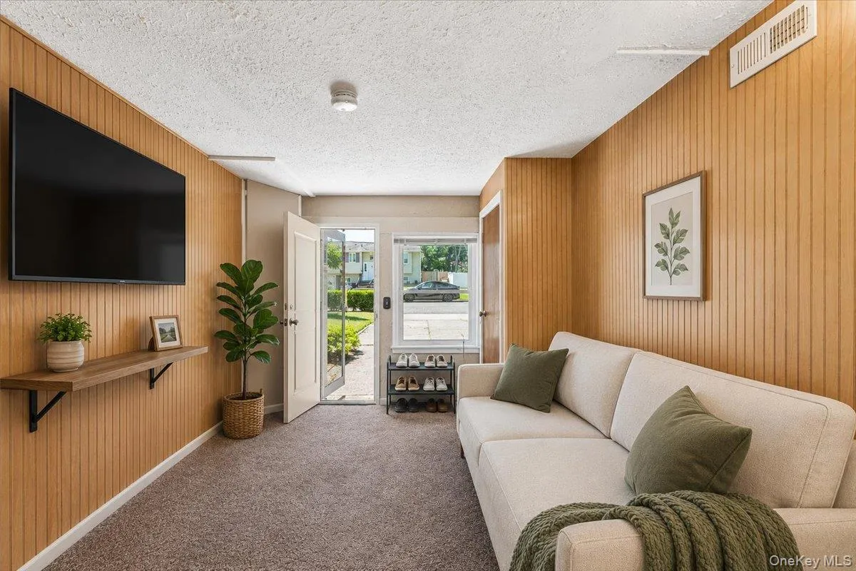 105 Strauss Avenue, Brookhaven, NY, 4 Bedrooms Bedrooms, 9 Rooms Rooms,2 BathroomsBathrooms,Residential,For Rent,Strauss,0,KEY1016058 105 Strauss Avenue, Brookhaven, NY, 4 Bedrooms Bedrooms, 9 Rooms Rooms,2 BathroomsBathrooms,Residential,For Rent,Strauss,0,KEY1016058