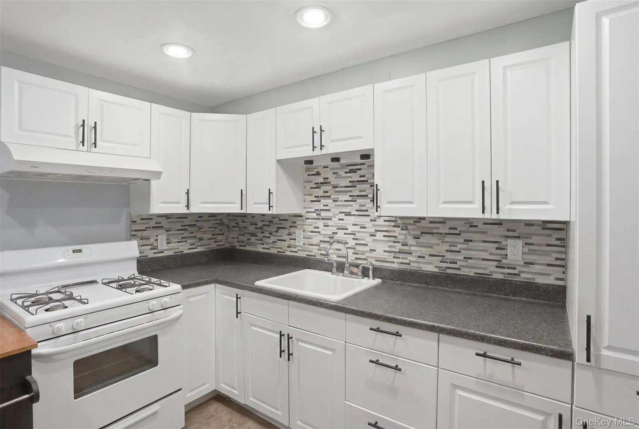 21 Overlook Avenue, Beacon, NY, 3 Bedrooms Bedrooms, 7 Rooms Rooms,2 BathroomsBathrooms,Residential,For Rent,Overlook,0,1016059 21 Overlook Avenue, Beacon, NY, 3 Bedrooms Bedrooms, 7 Rooms Rooms,2 BathroomsBathrooms,Residential,For Rent,Overlook,0,1016059