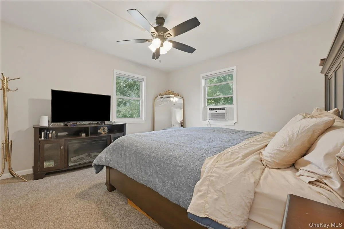 12 Thorne Street, Brookhaven, NY, 4 Bedrooms Bedrooms, 9 Rooms Rooms,2 BathroomsBathrooms,Residential,For Rent,Thorne,0,KEY1016062 12 Thorne Street, Brookhaven, NY, 4 Bedrooms Bedrooms, 9 Rooms Rooms,2 BathroomsBathrooms,Residential,For Rent,Thorne,0,KEY1016062