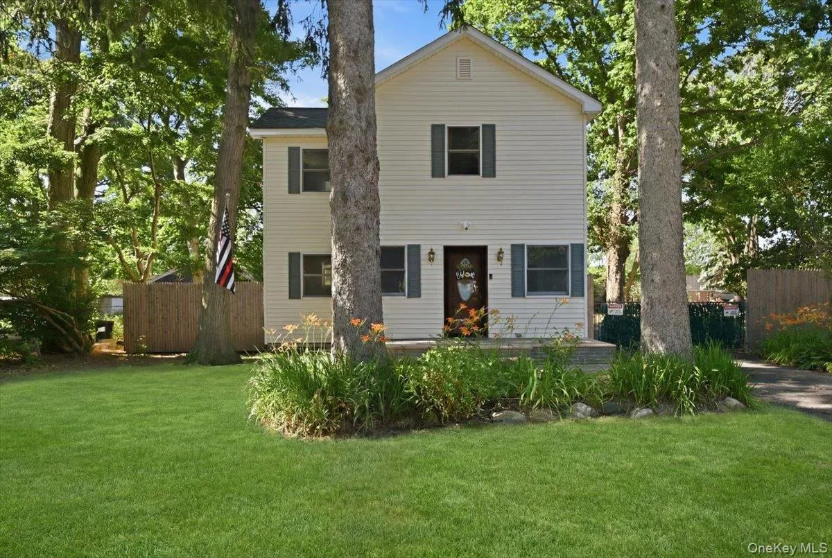 12 Thorne Street, Brookhaven, NY, 4 Bedrooms Bedrooms, 9 Rooms Rooms,2 BathroomsBathrooms,Residential,For Rent,Thorne,0,KEY1016062 12 Thorne Street, Brookhaven, NY, 4 Bedrooms Bedrooms, 9 Rooms Rooms,2 BathroomsBathrooms,Residential,For Rent,Thorne,0,KEY1016062