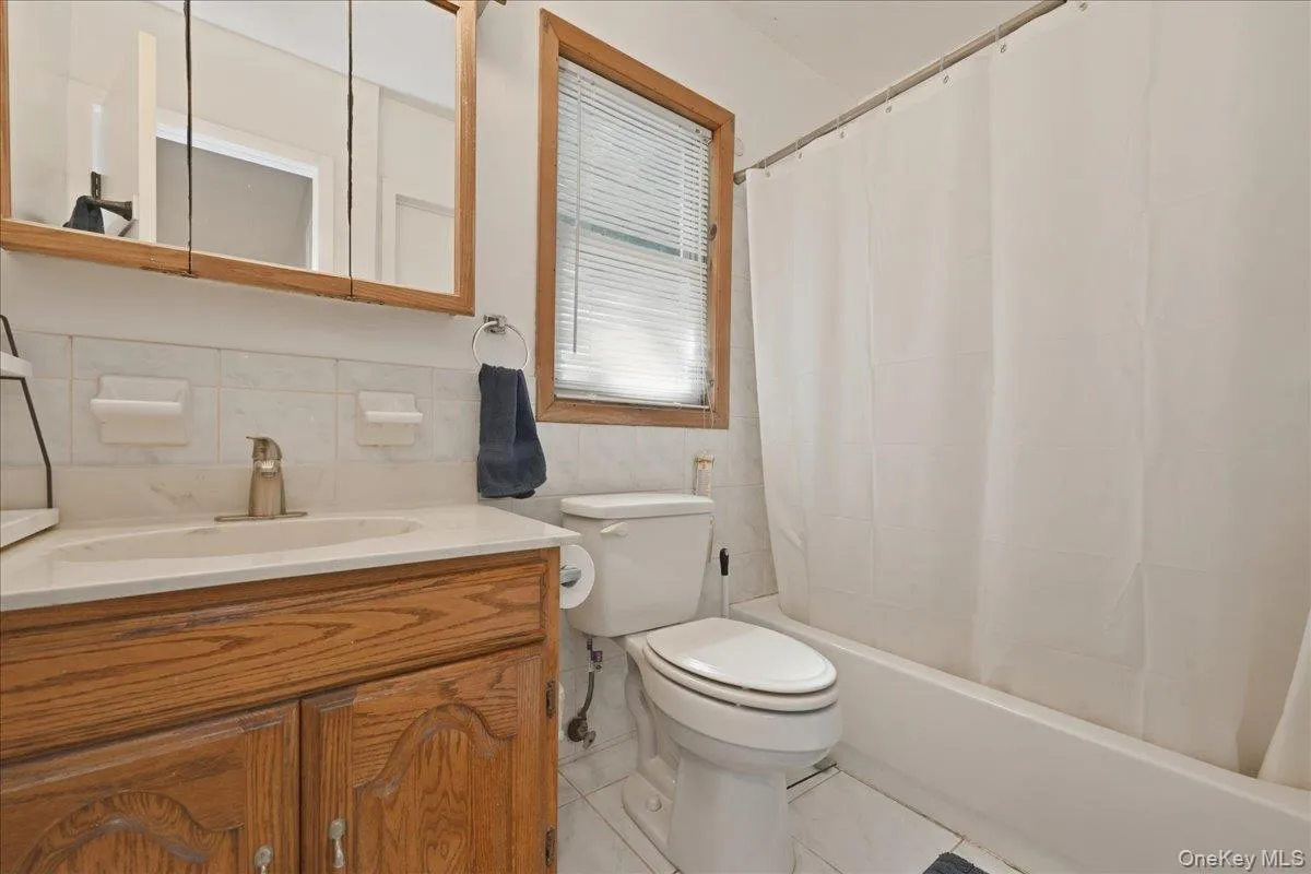 12 Thorne Street, Brookhaven, NY, 4 Bedrooms Bedrooms, 9 Rooms Rooms,2 BathroomsBathrooms,Residential,For Rent,Thorne,0,KEY1016062 12 Thorne Street, Brookhaven, NY, 4 Bedrooms Bedrooms, 9 Rooms Rooms,2 BathroomsBathrooms,Residential,For Rent,Thorne,0,KEY1016062