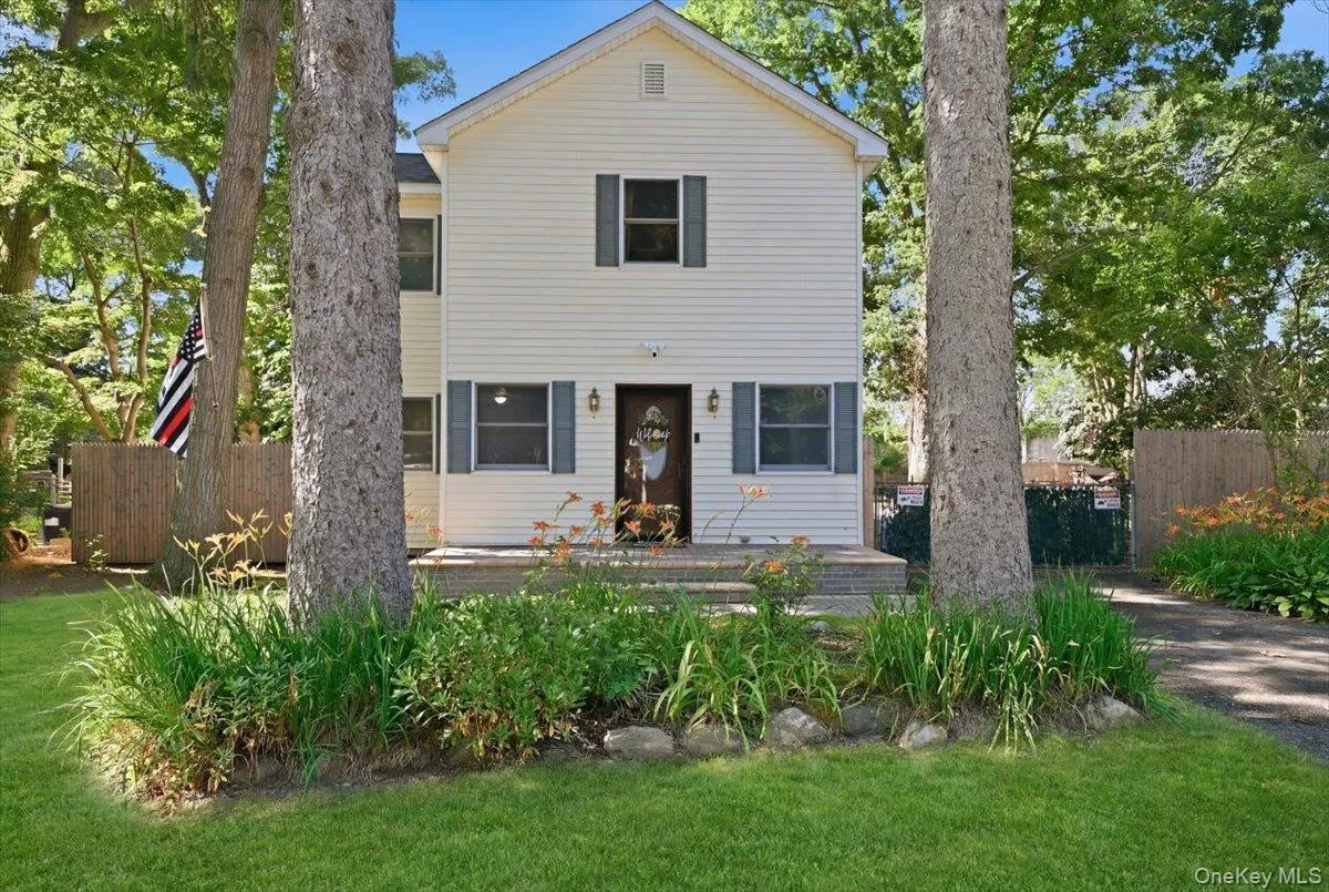 12 Thorne Street, Brookhaven, NY, 4 Bedrooms Bedrooms, 9 Rooms Rooms,2 BathroomsBathrooms,Residential,For Rent,Thorne,0,KEY1016062 12 Thorne Street, Brookhaven, NY, 4 Bedrooms Bedrooms, 9 Rooms Rooms,2 BathroomsBathrooms,Residential,For Rent,Thorne,0,KEY1016062