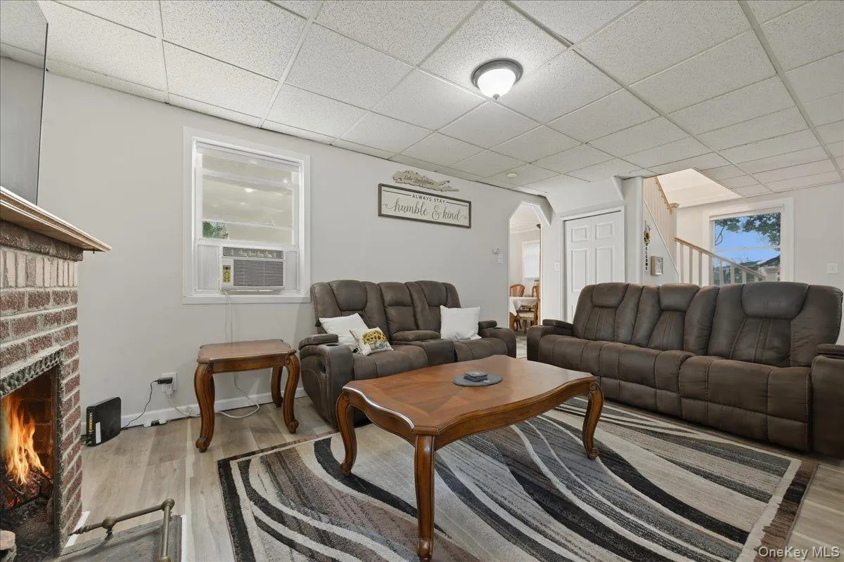 12 Thorne Street, Brookhaven, NY, 4 Bedrooms Bedrooms, 9 Rooms Rooms,2 BathroomsBathrooms,Residential,For Rent,Thorne,0,KEY1016062 12 Thorne Street, Brookhaven, NY, 4 Bedrooms Bedrooms, 9 Rooms Rooms,2 BathroomsBathrooms,Residential,For Rent,Thorne,0,KEY1016062