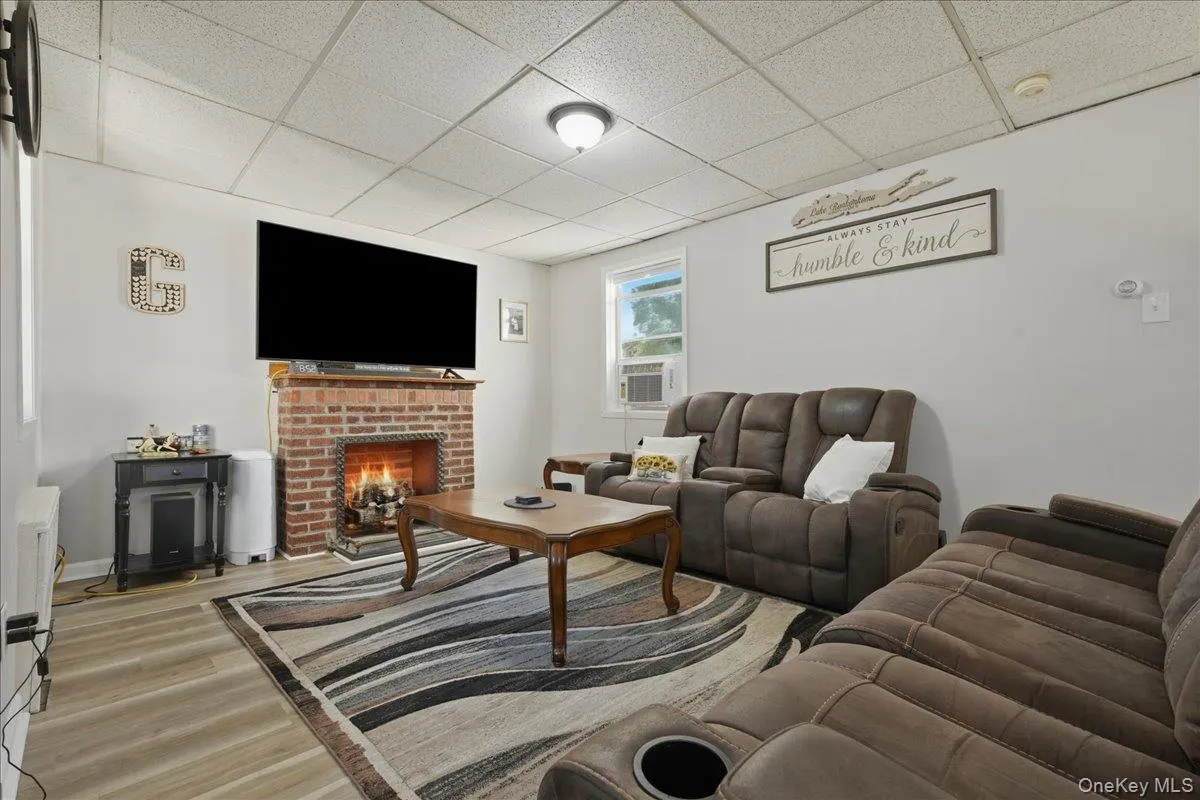 12 Thorne Street, Brookhaven, NY, 4 Bedrooms Bedrooms, 9 Rooms Rooms,2 BathroomsBathrooms,Residential,For Rent,Thorne,0,KEY1016062 12 Thorne Street, Brookhaven, NY, 4 Bedrooms Bedrooms, 9 Rooms Rooms,2 BathroomsBathrooms,Residential,For Rent,Thorne,0,KEY1016062